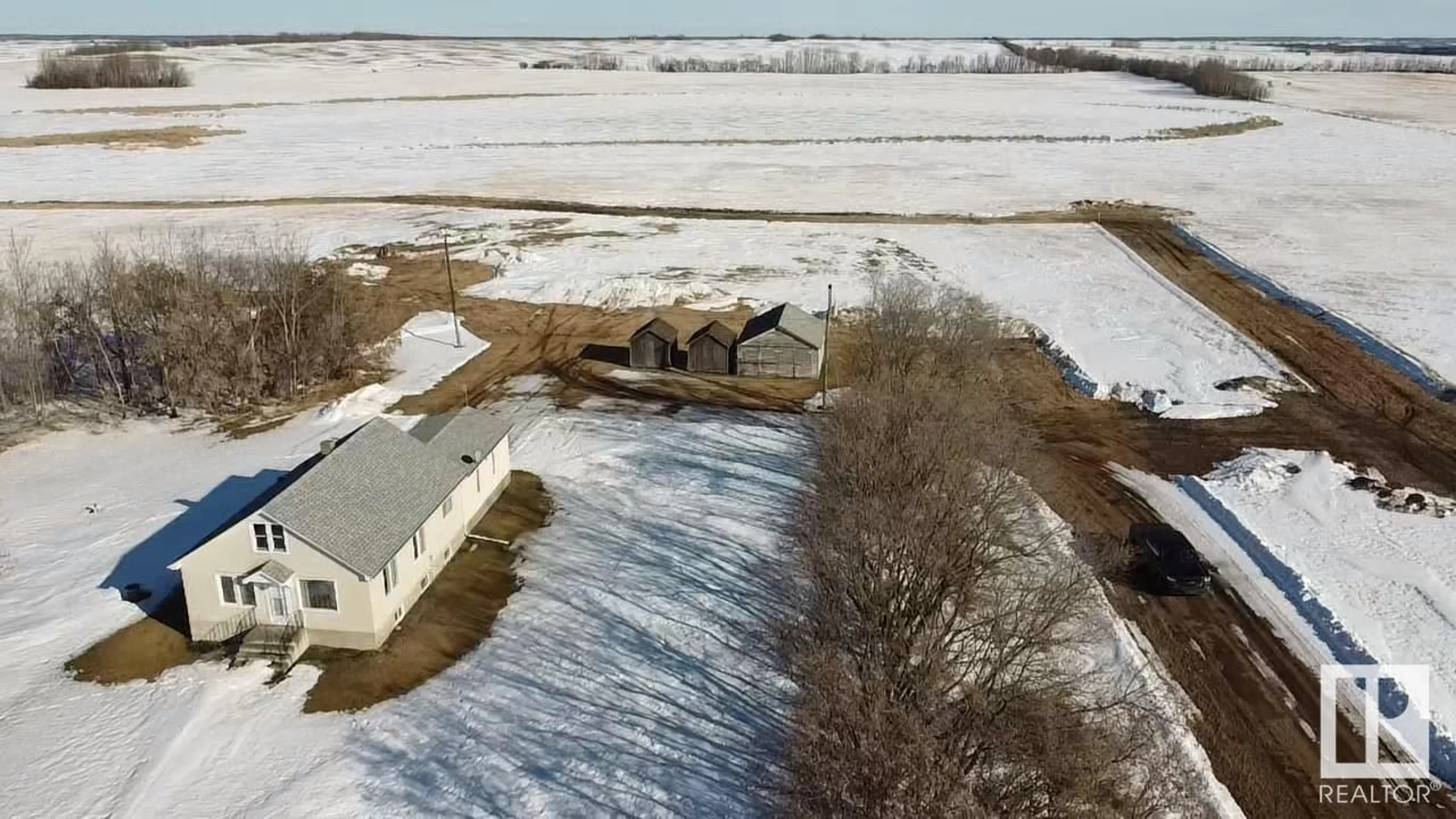 A pic from outside/outdoor area/front of a property/back of a property/a pic from drone, water/lake/river/ocean view for 59309 165 Range RD, Rural Smoky Lake County Alberta T0A3C0