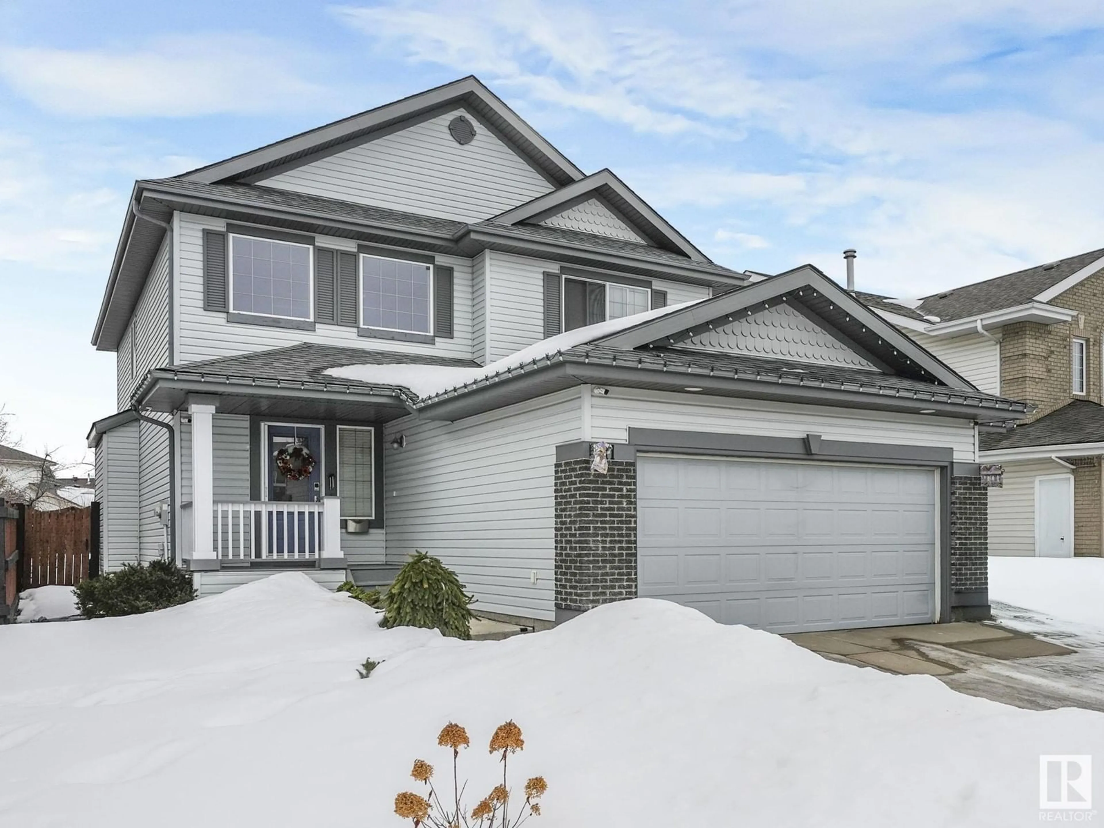 Home with vinyl exterior material, street for 11 Delwood PL, St. Albert Alberta T8N6Y5