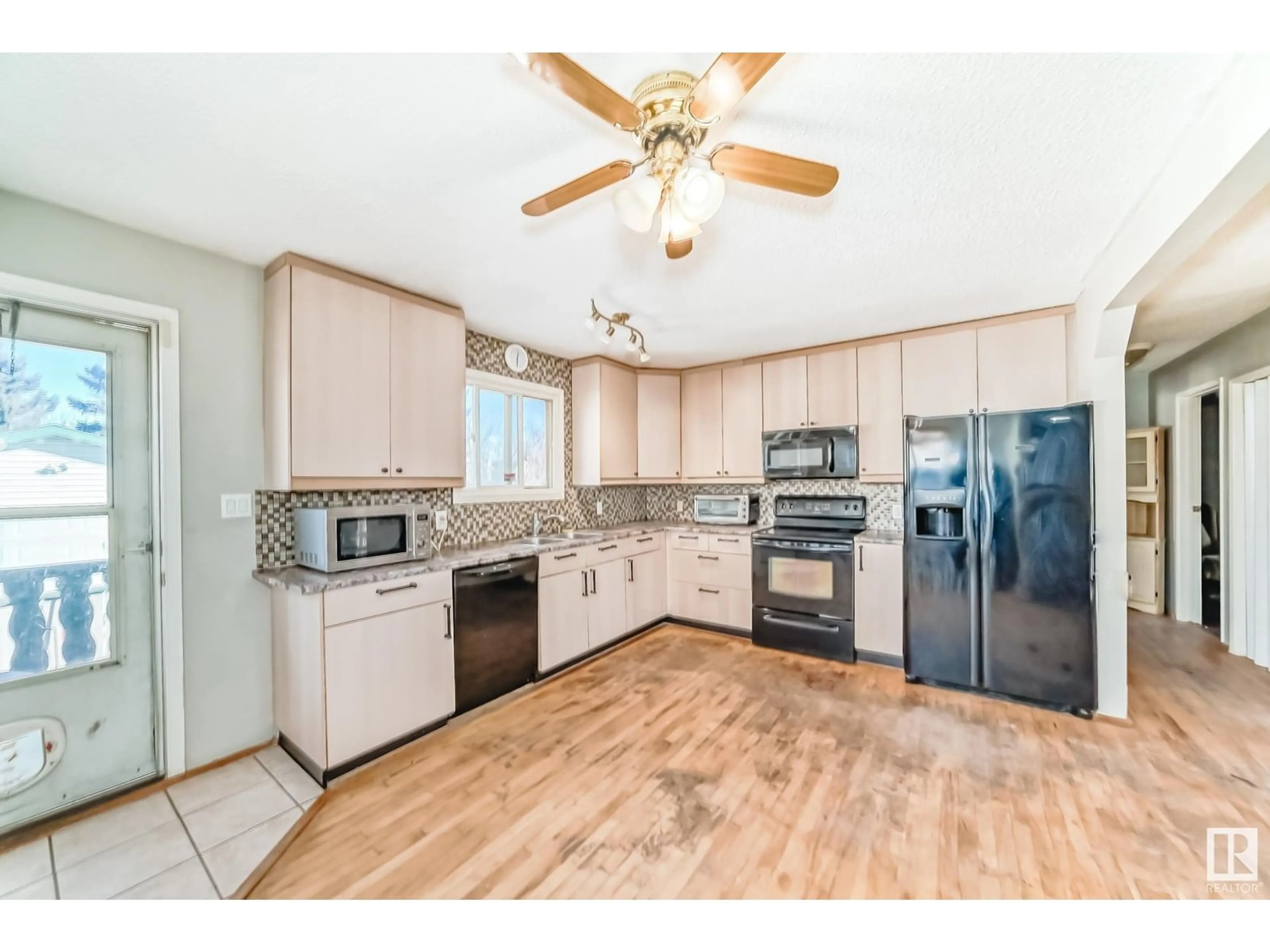 Open concept kitchen, unknown for 5148 37 AV NW, Edmonton Alberta T6L1C8