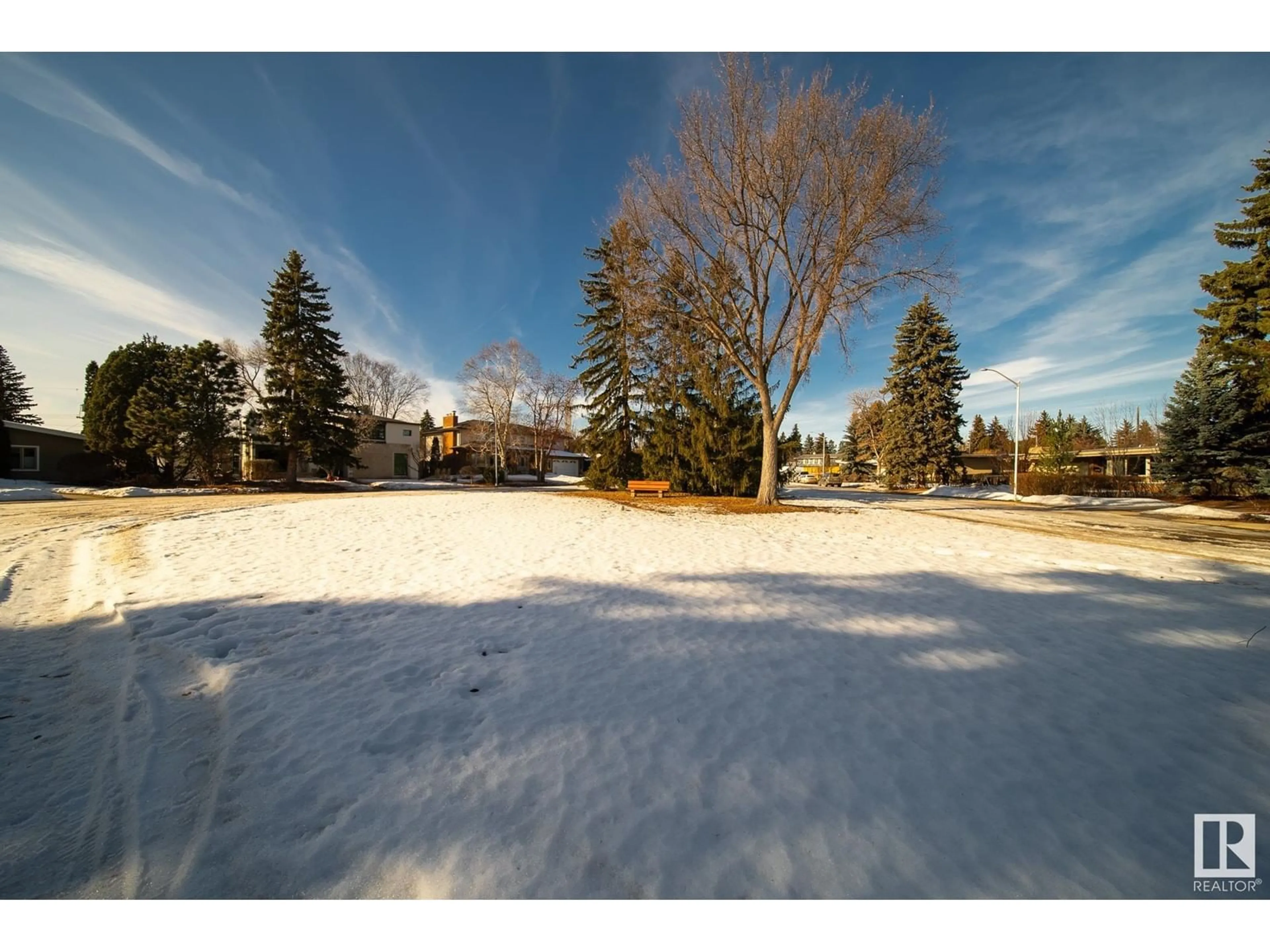 A pic from outside/outdoor area/front of a property/back of a property/a pic from drone, unknown for 13823 90 AV NW, Edmonton Alberta T5R4T3