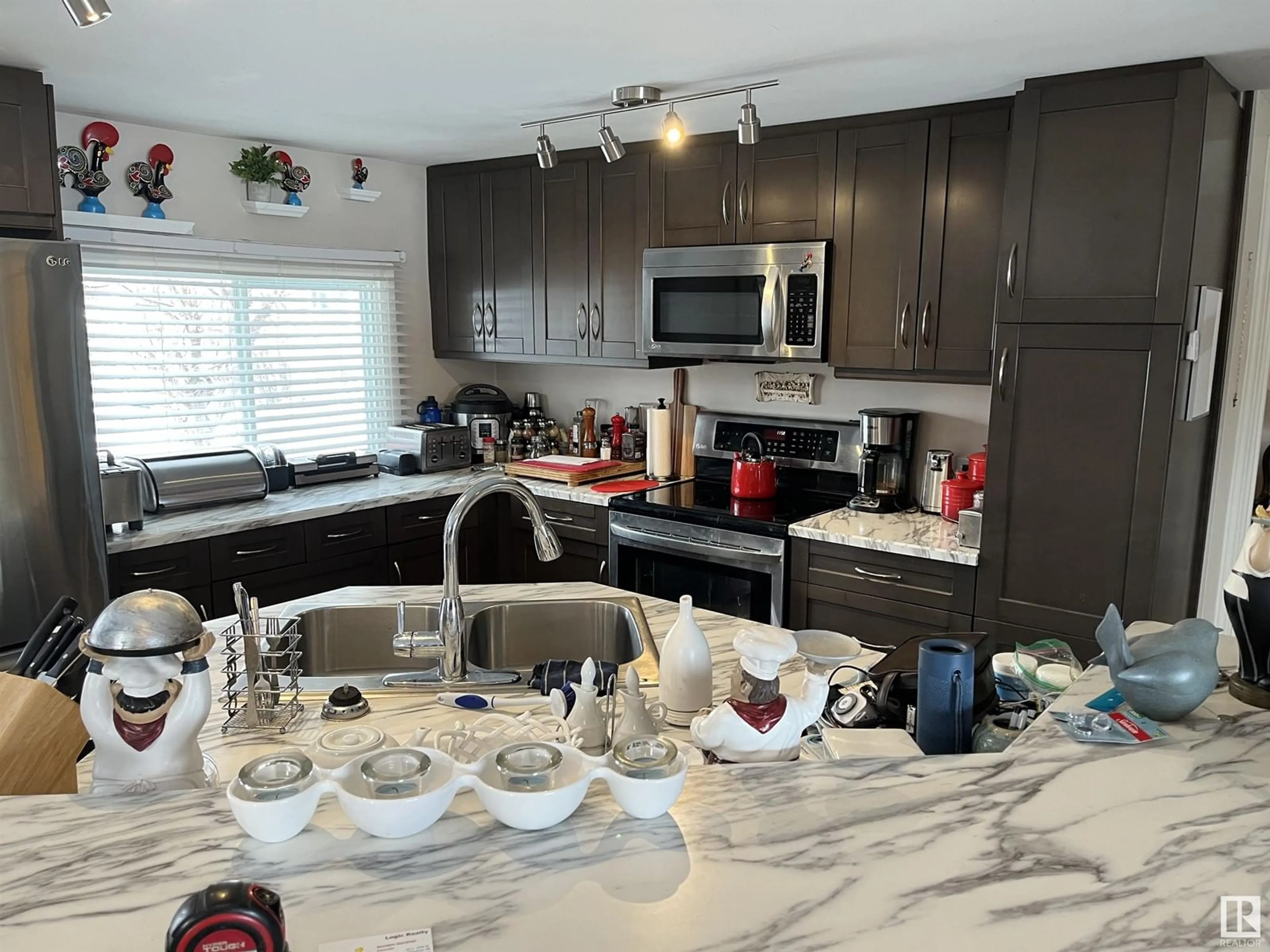 Open concept kitchen, ceramic/tile floor for 503 5 ST, Rural Lac Ste. Anne County Alberta T0E0E0