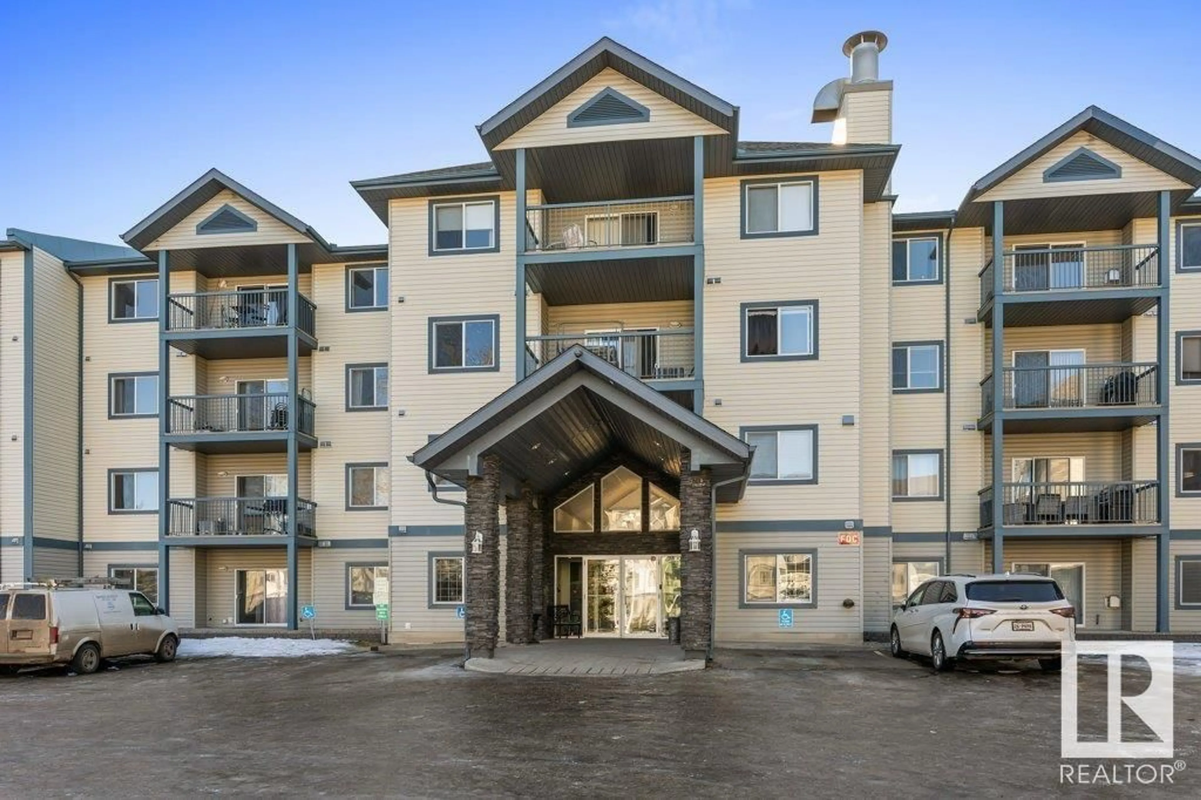 Indoor foyer for #109 16303 95 ST NW, Edmonton Alberta T5Z3V1