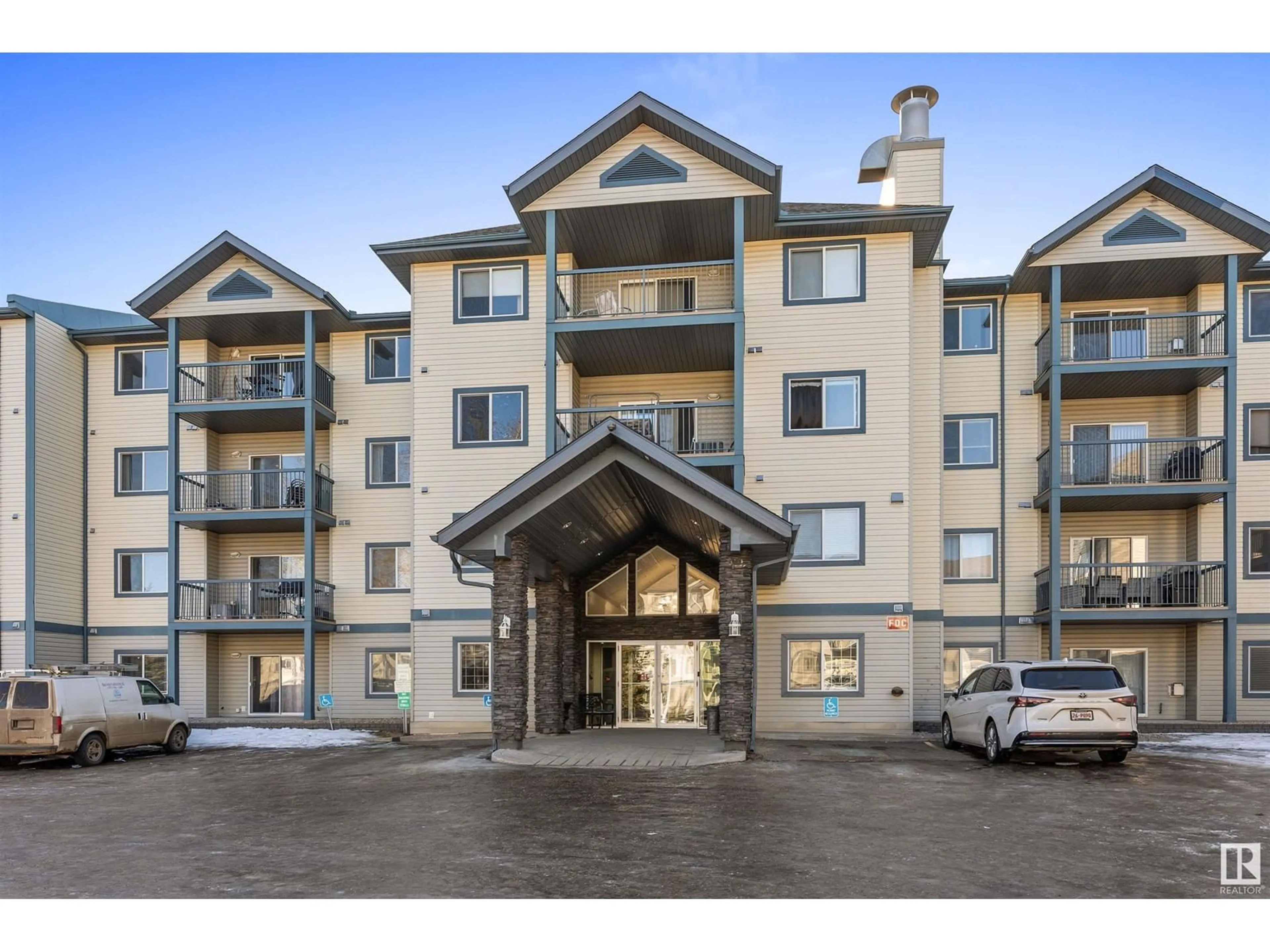 Indoor foyer for #109 16303 95 ST NW, Edmonton Alberta T5Z3V1