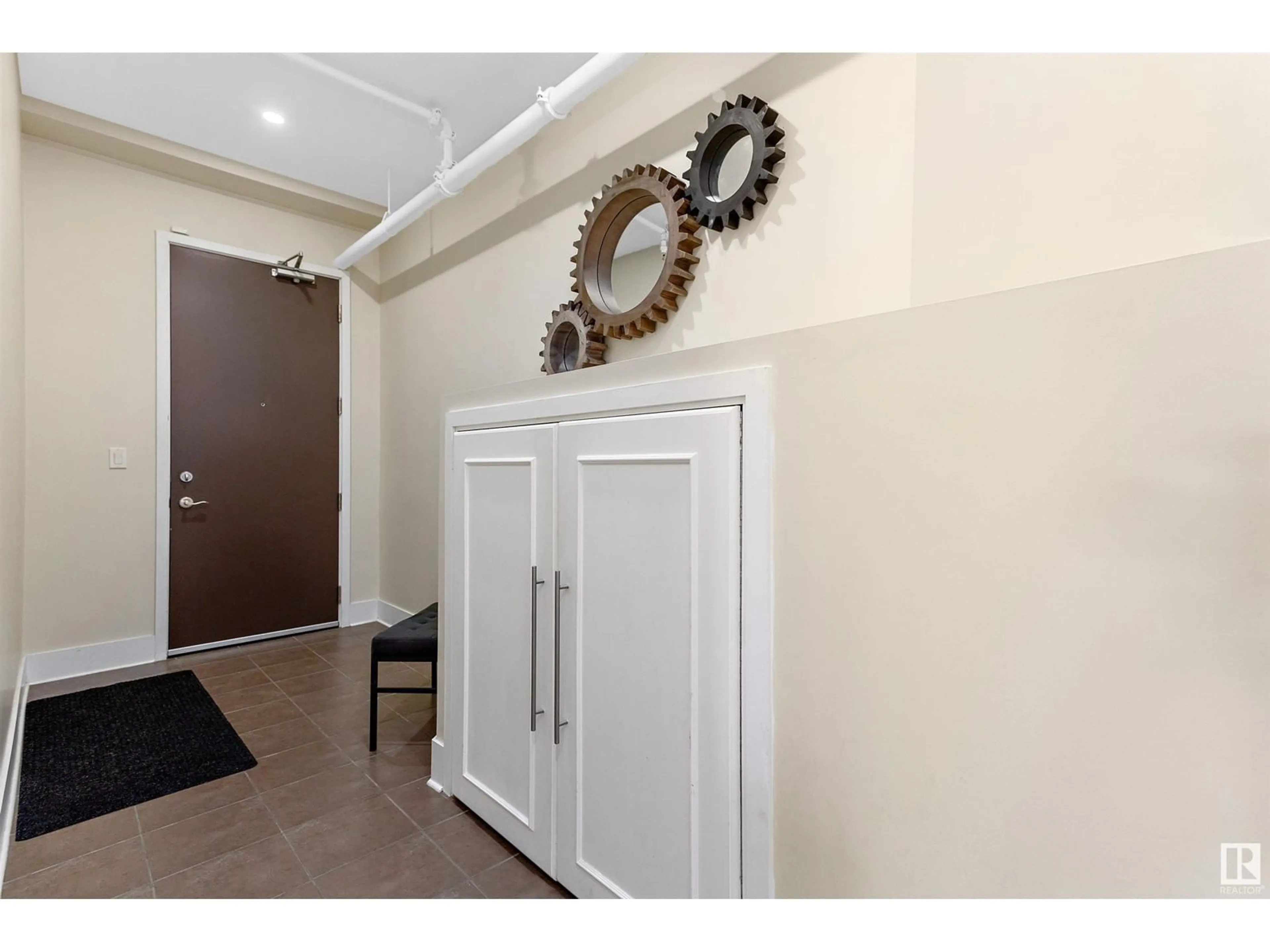 Indoor entryway for #205 11633 105 AV NW, Edmonton Alberta T5H0L9