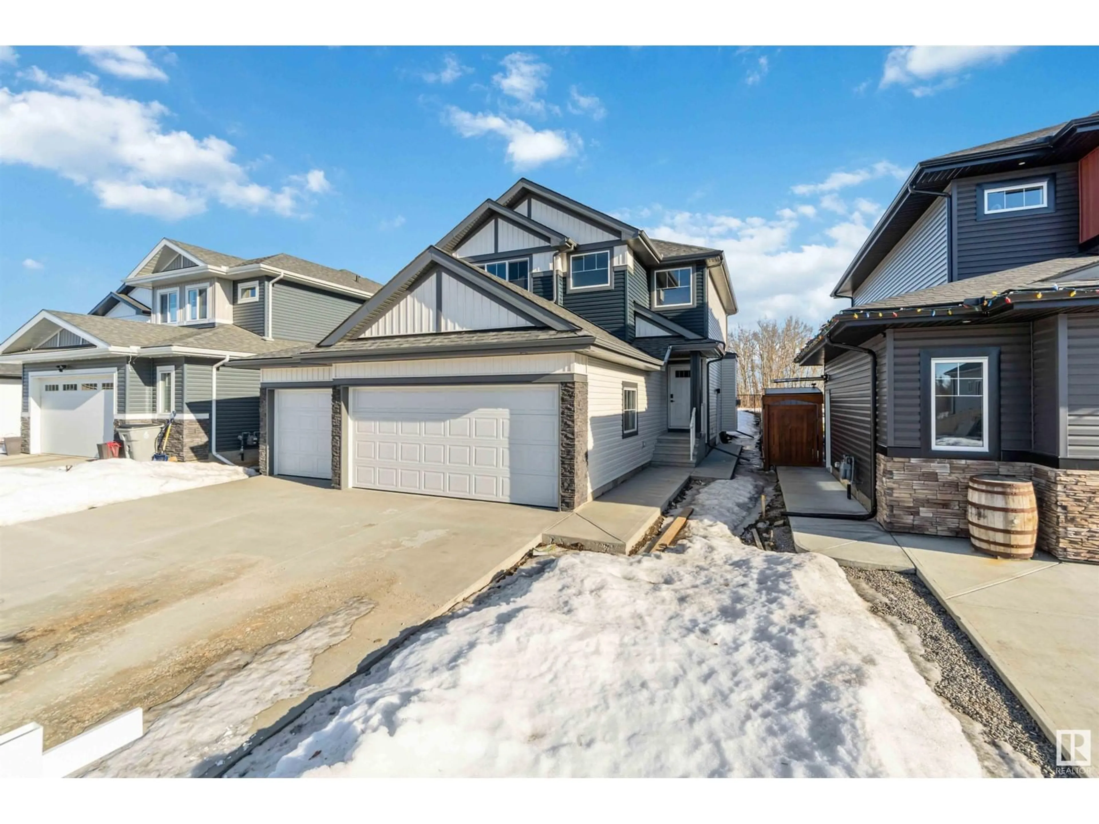 A pic from outside/outdoor area/front of a property/back of a property/a pic from drone, street for 36 Maple CR, Gibbons Alberta T0A1N0