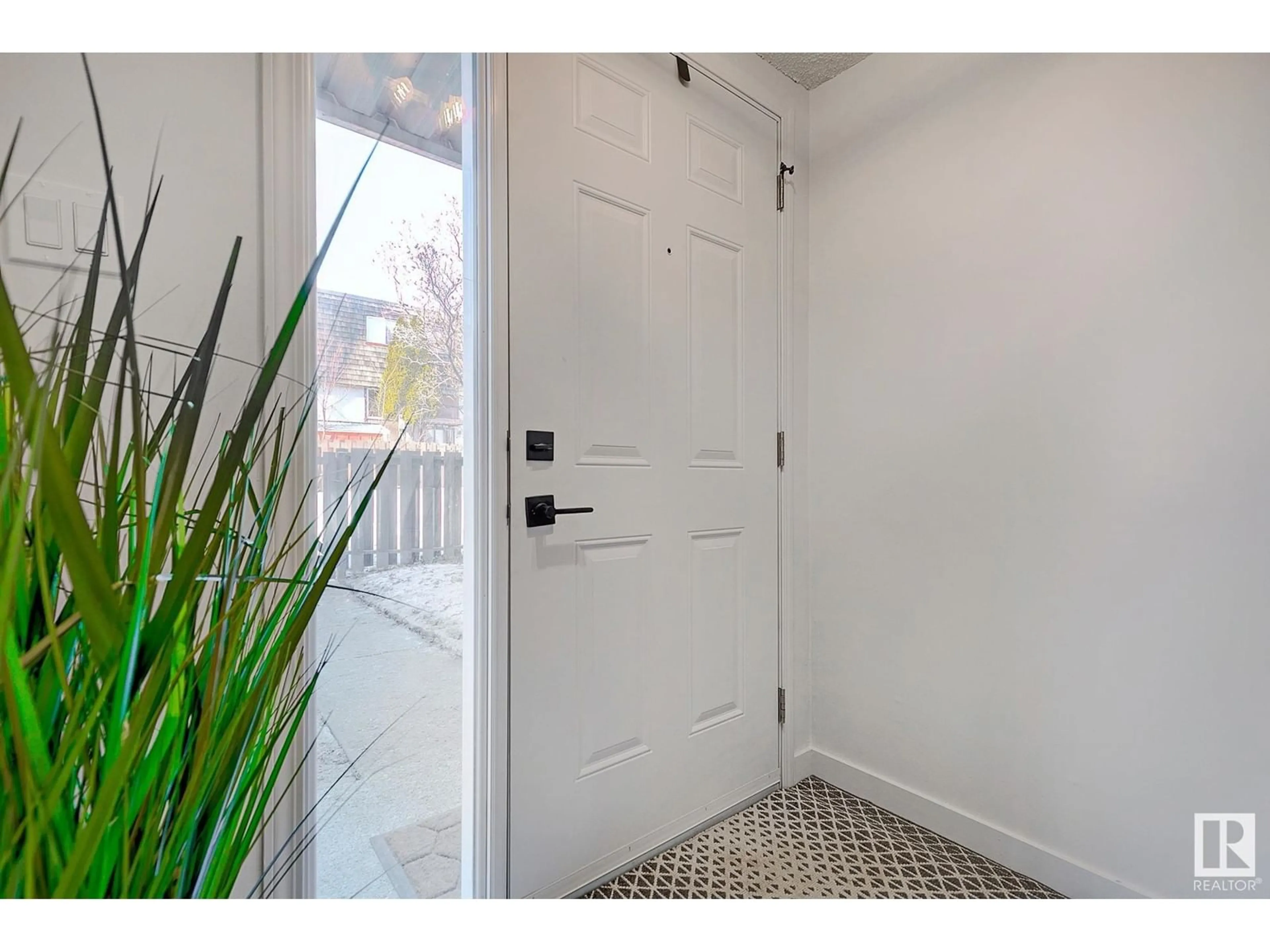 Indoor entryway for 3313 107 AV NW, Edmonton Alberta T5W0C7