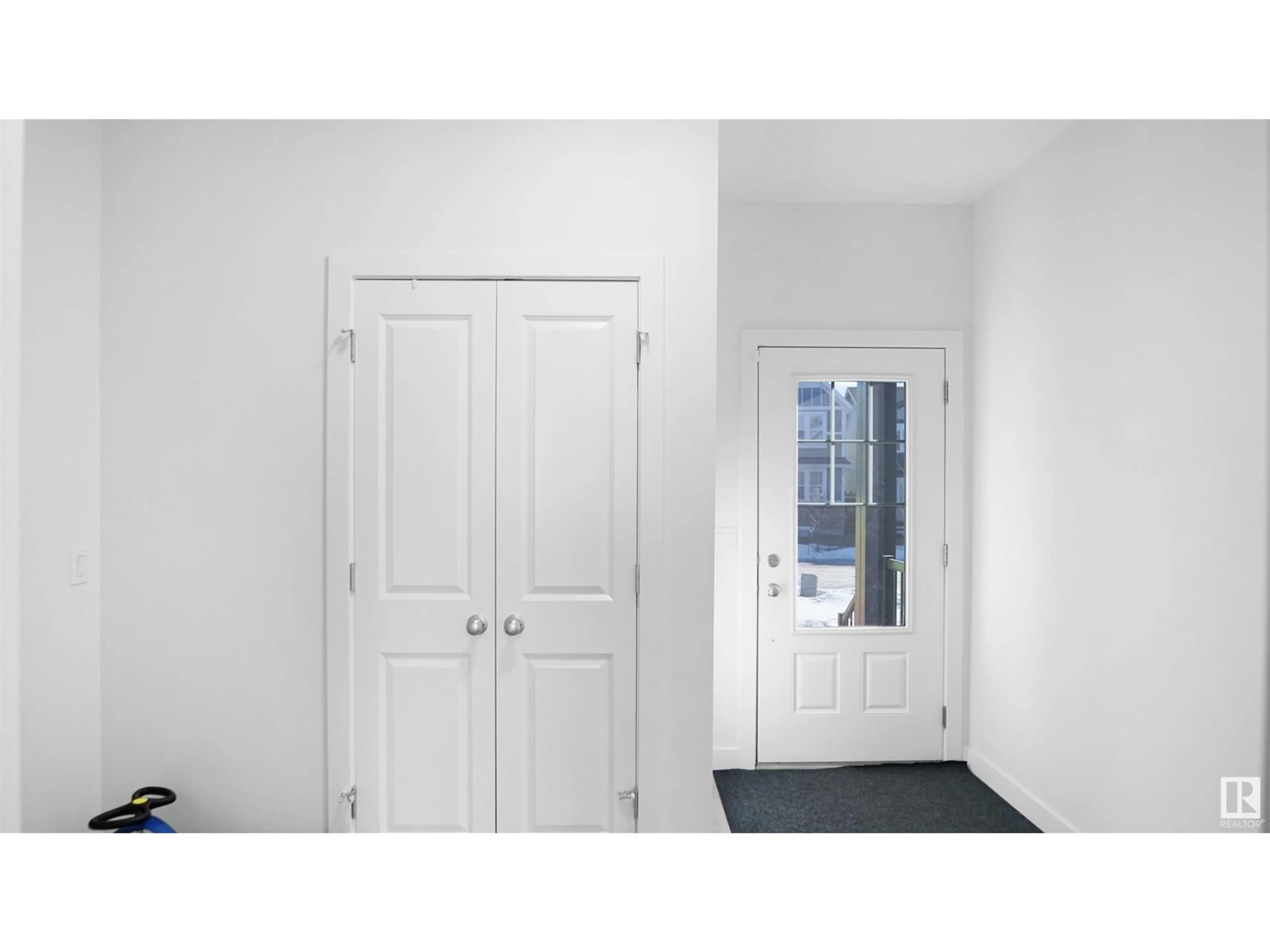 Indoor entryway for 9632 230 ST NW, Edmonton Alberta T5T7R3