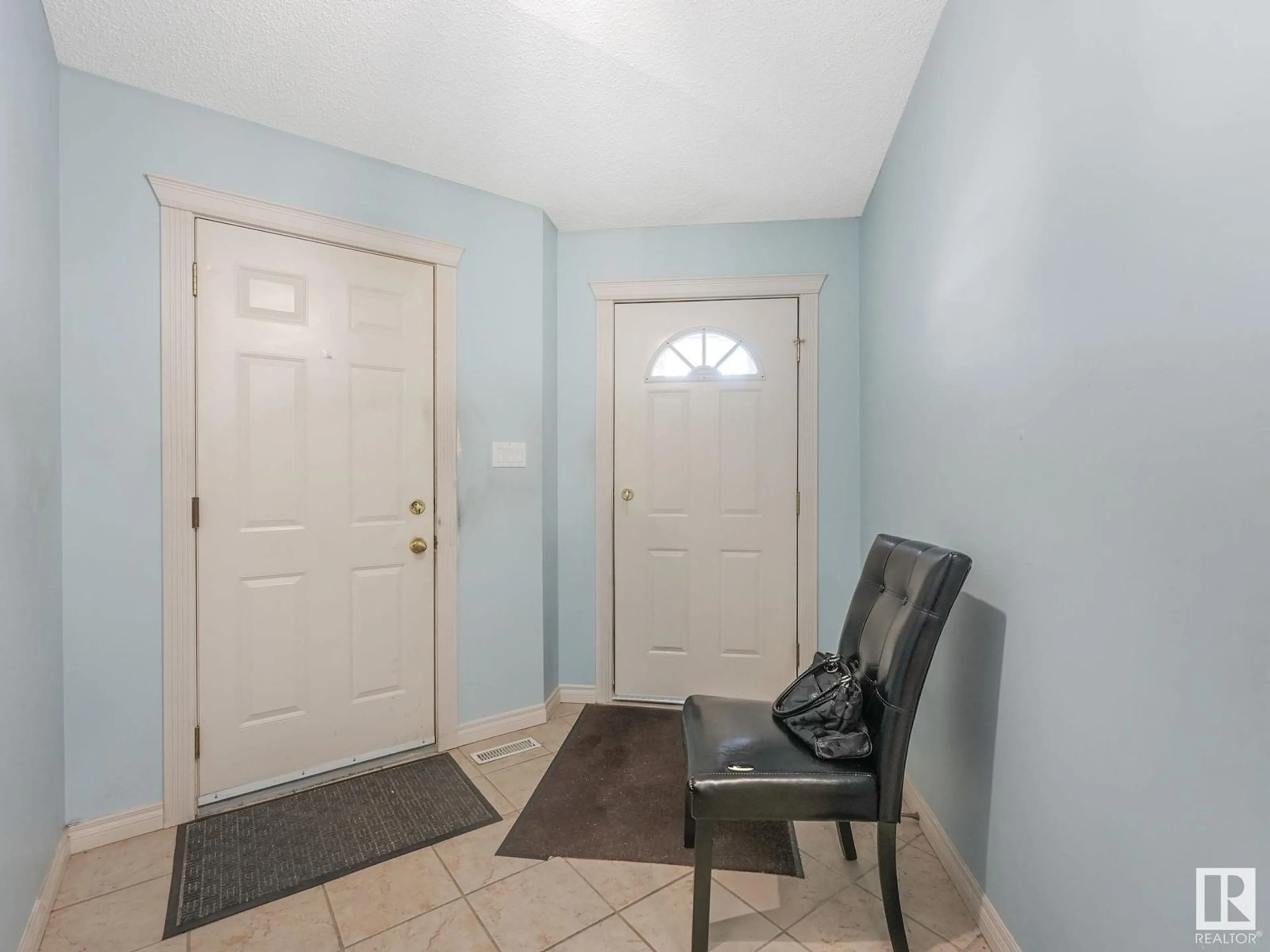 Indoor entryway for 17 - 85 GERVAIS RD, St. Albert Alberta T8N6H4