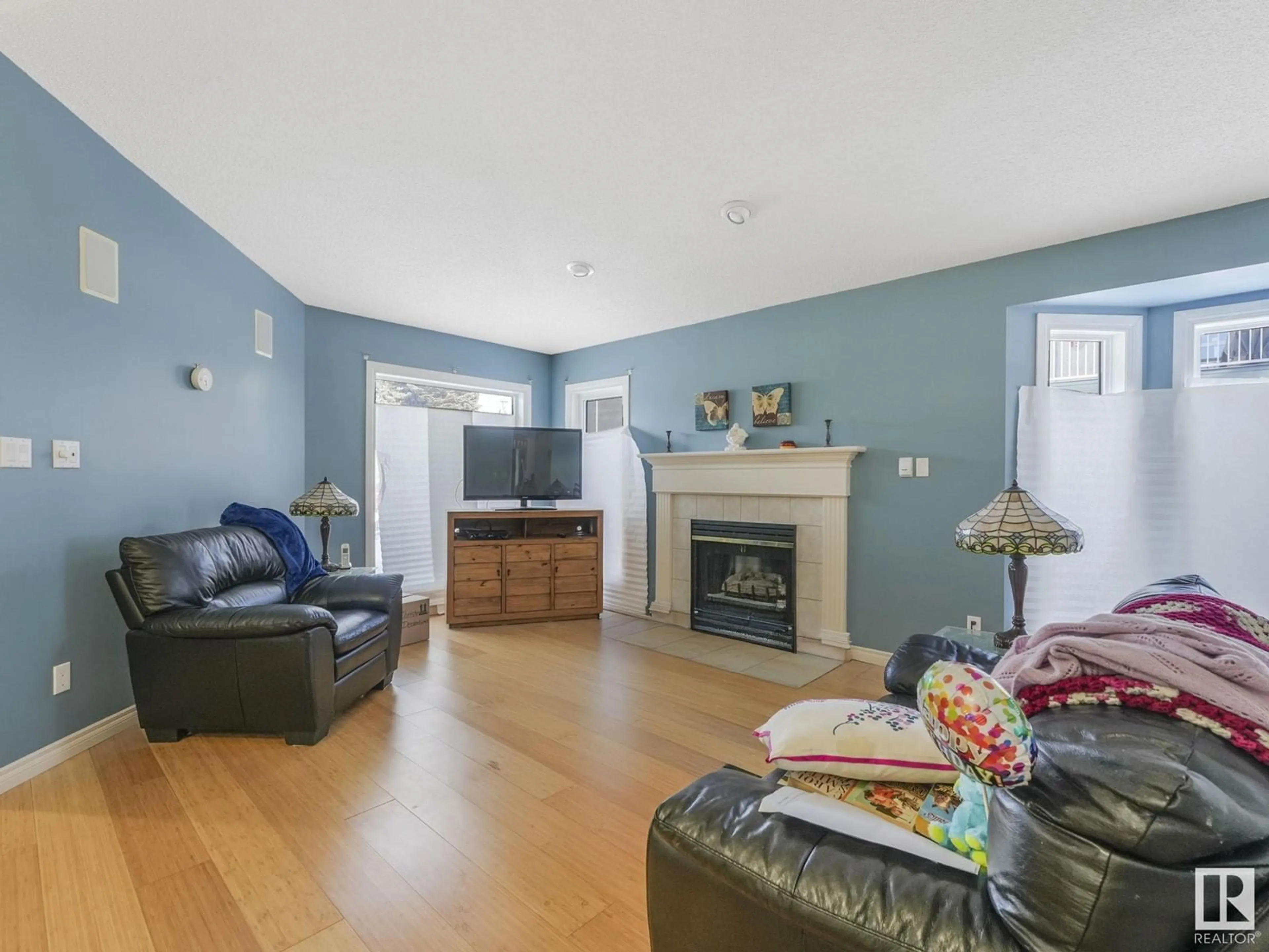 Living room with furniture, wood/laminate floor for 17 - 85 GERVAIS RD, St. Albert Alberta T8N6H4