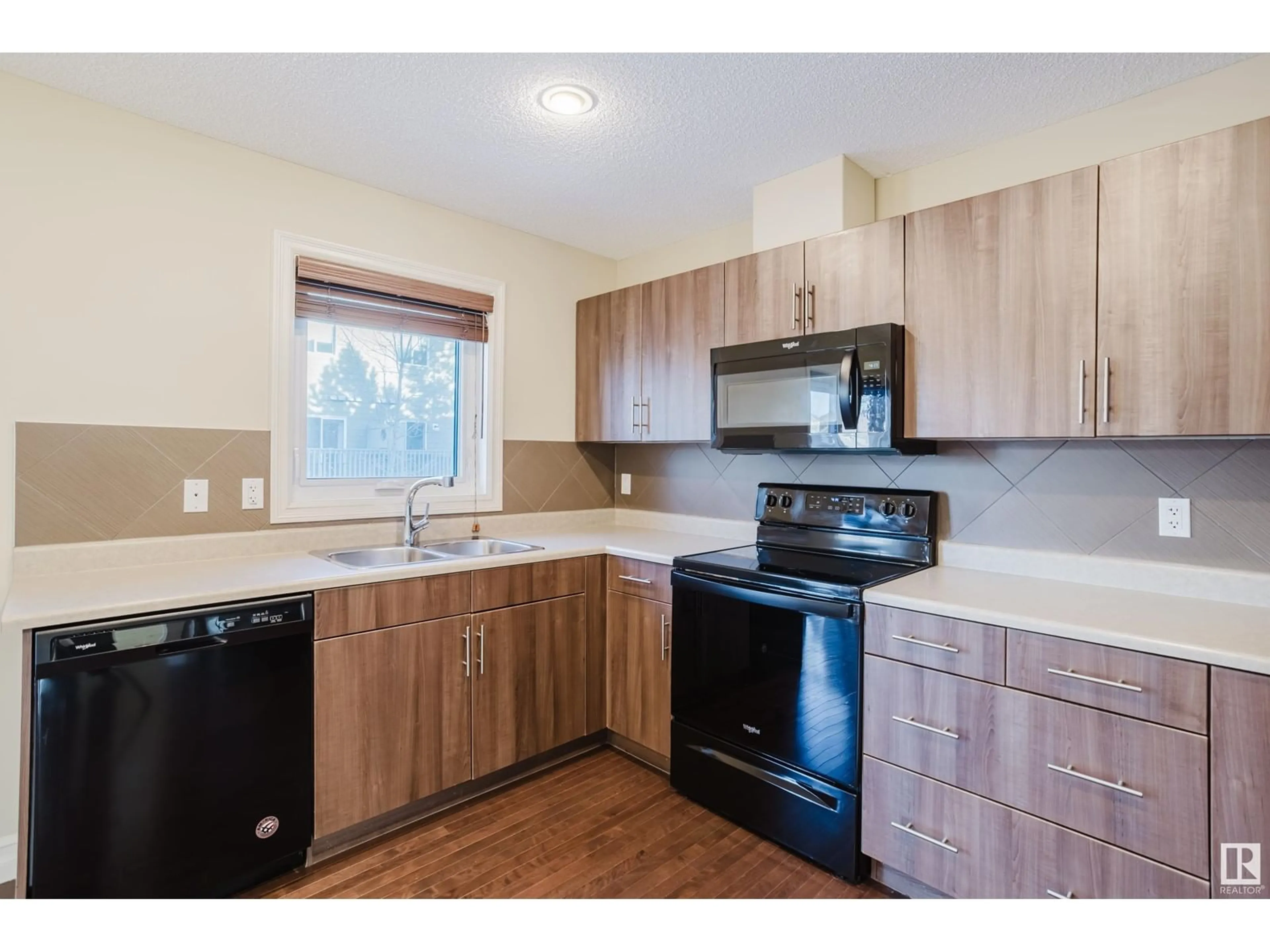 Standard kitchen, wood/laminate floor for #135 219 CHARLOTTE WY, Sherwood Park Alberta T8H0T3