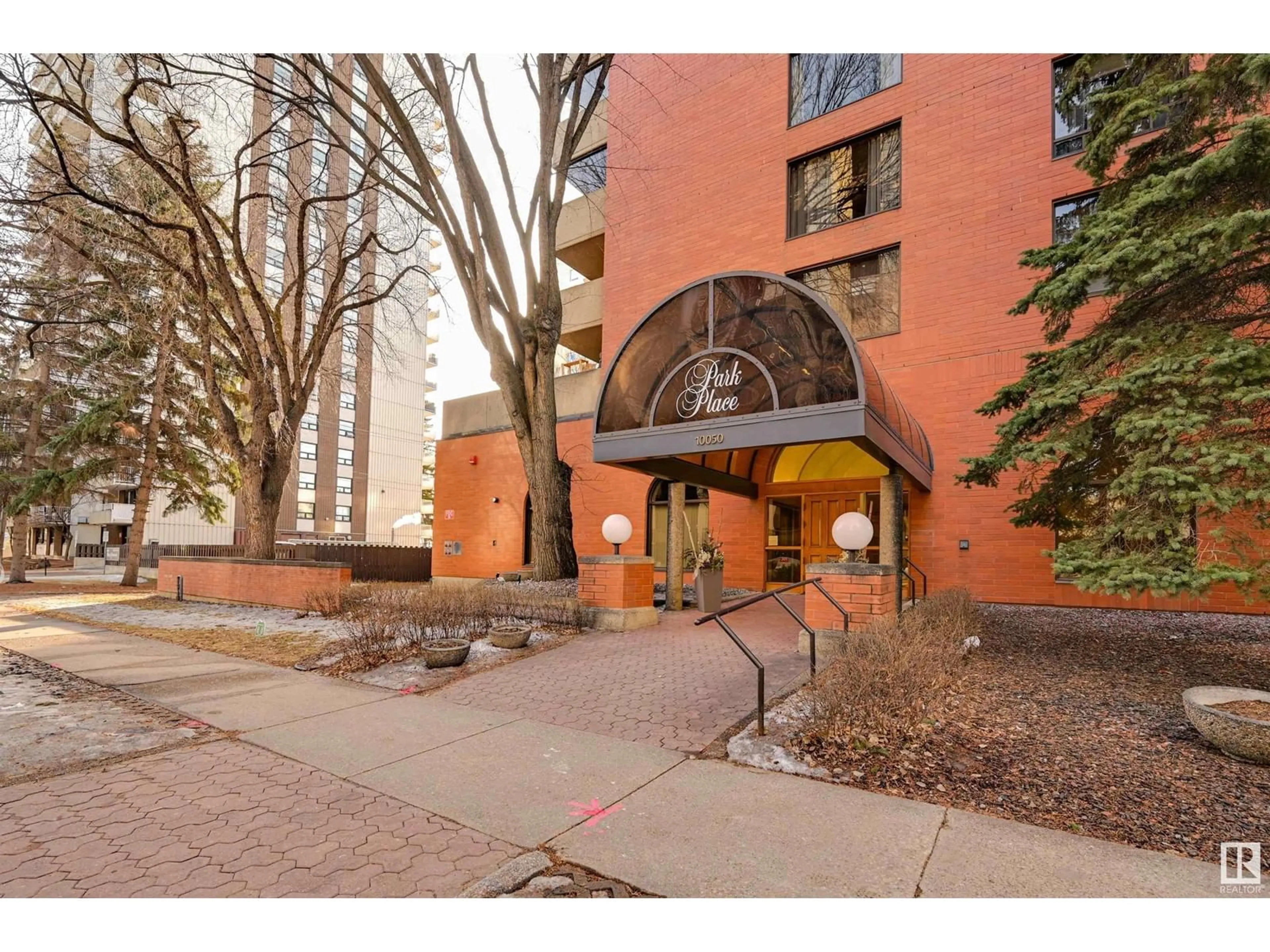 Indoor foyer for #12A 10050 118 ST NW, Edmonton Alberta T5K2M8