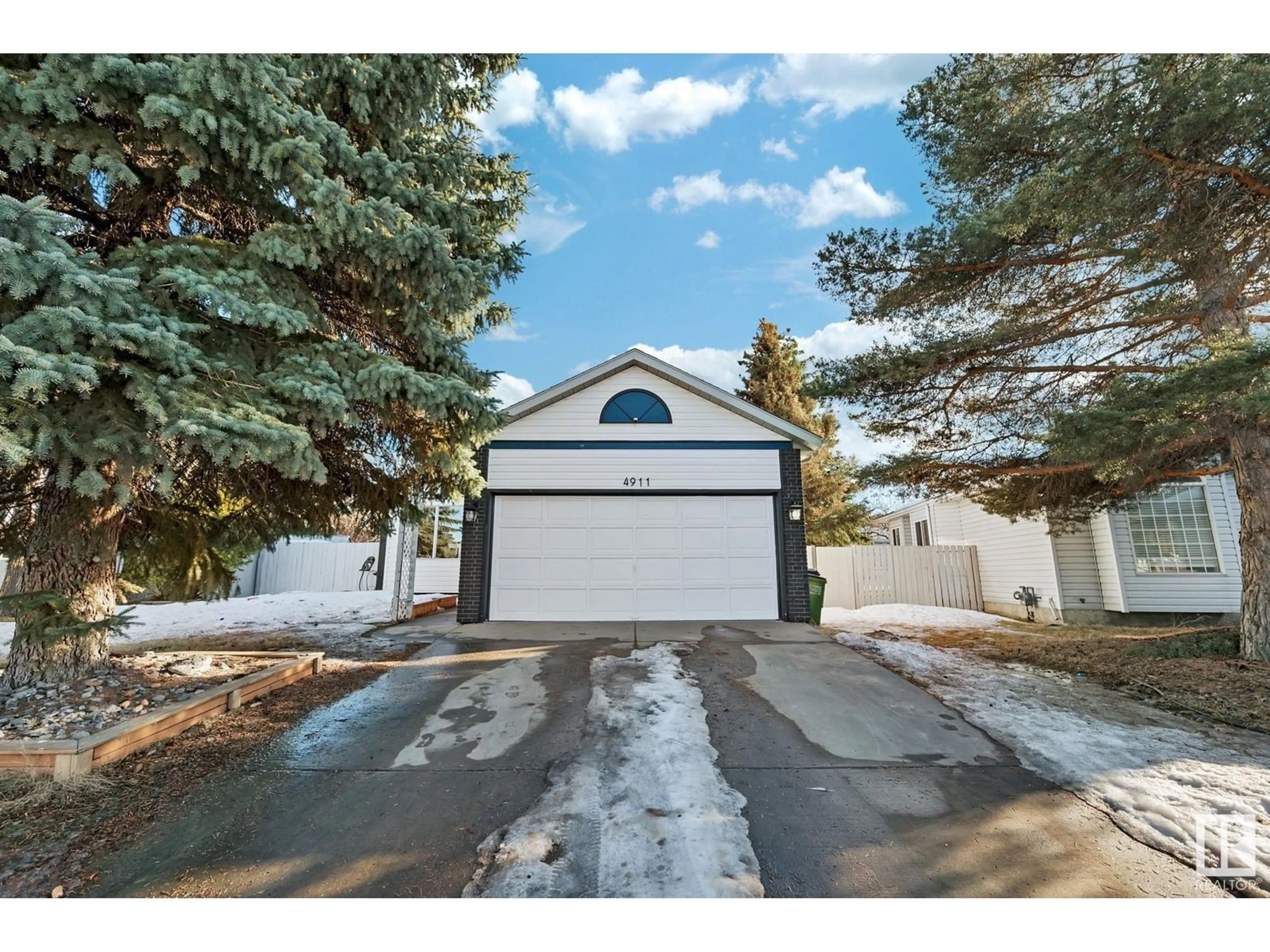 Indoor garage for 4911 14 AV NW, Edmonton Alberta T6L6H6