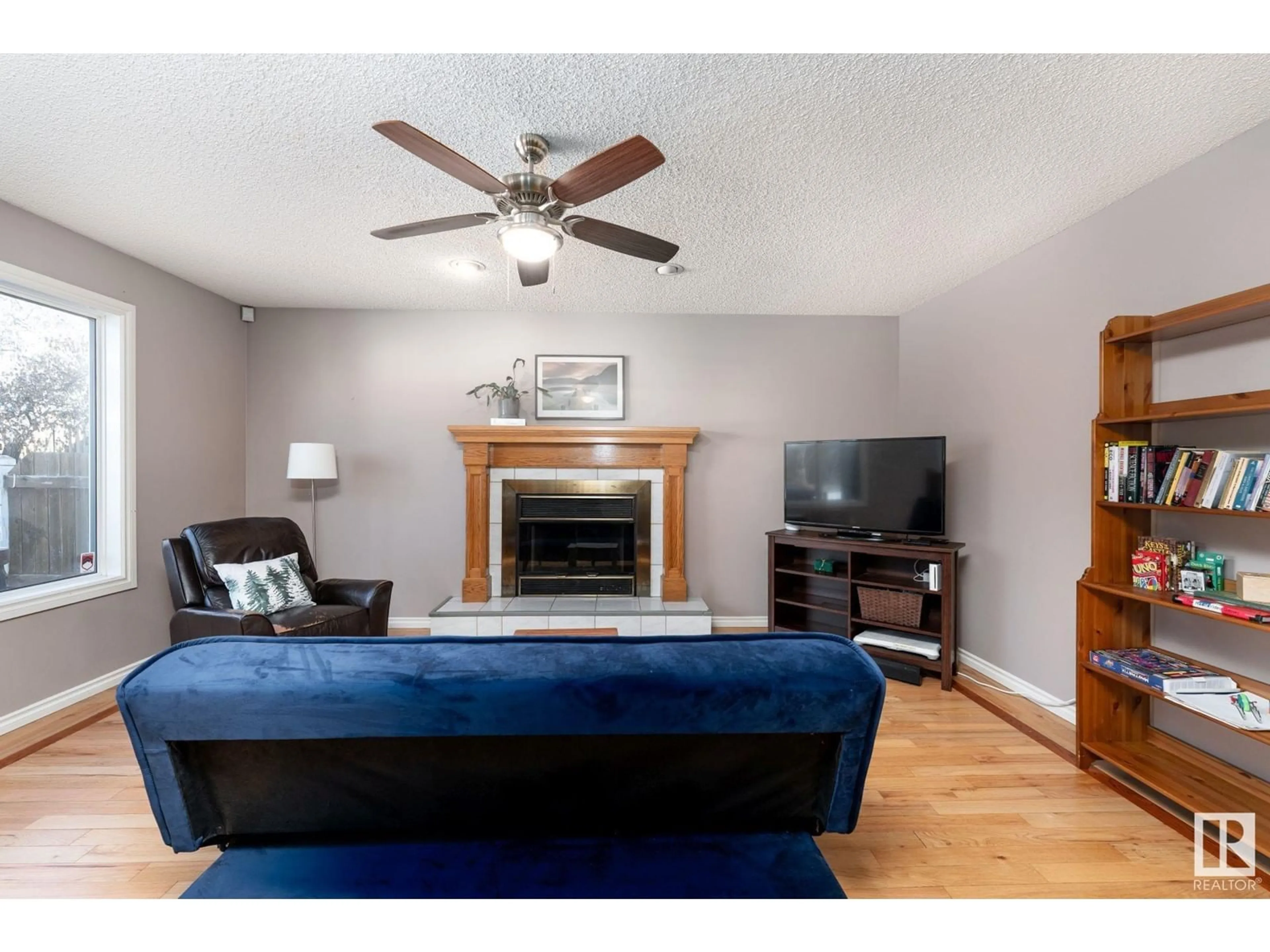 Living room with furniture, wood/laminate floor for 3220 44 AV NW, Edmonton Alberta T6T1E9