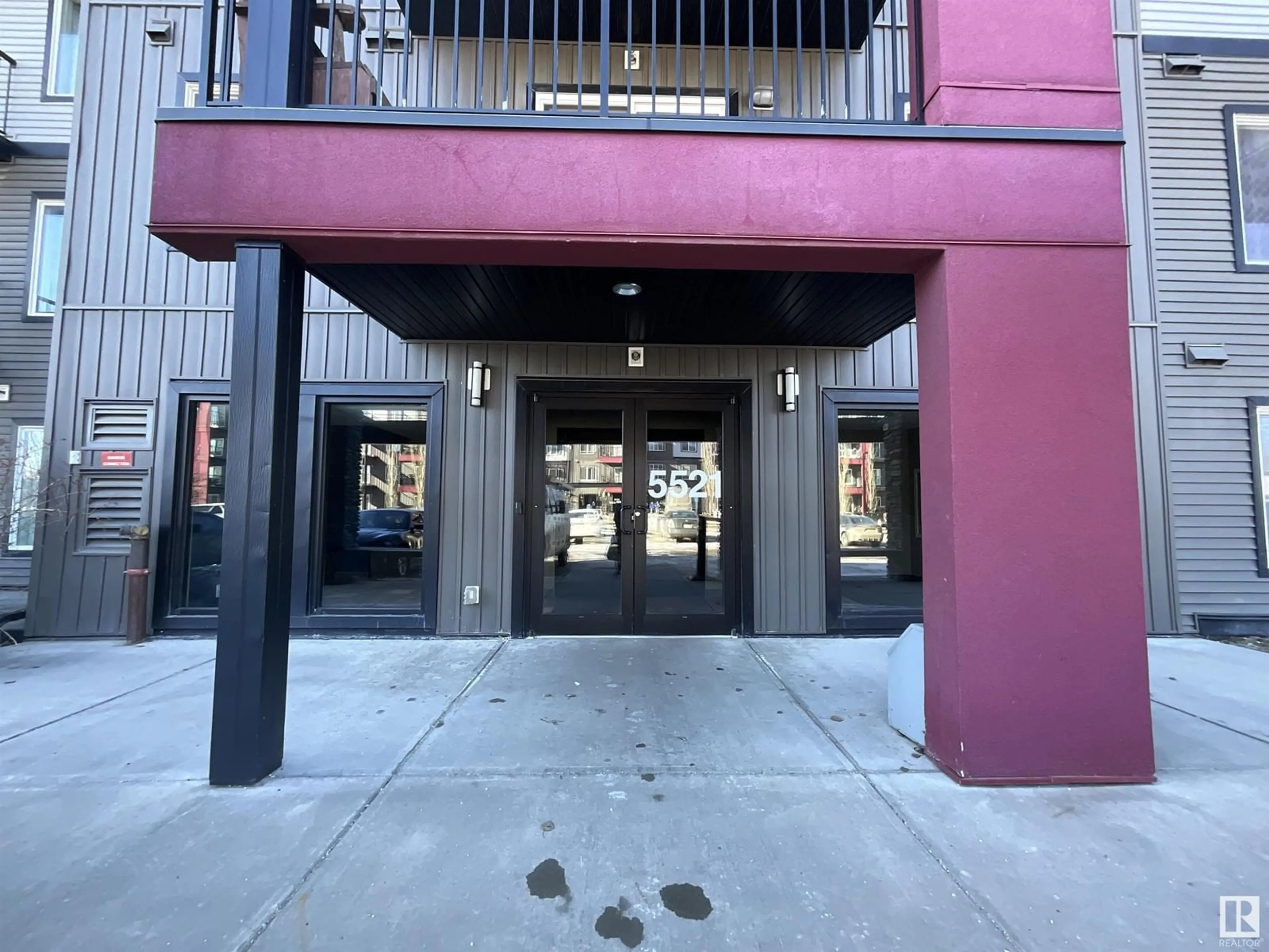 Indoor foyer for #205 5521 7 AV SW, Edmonton Alberta T5M1Y9