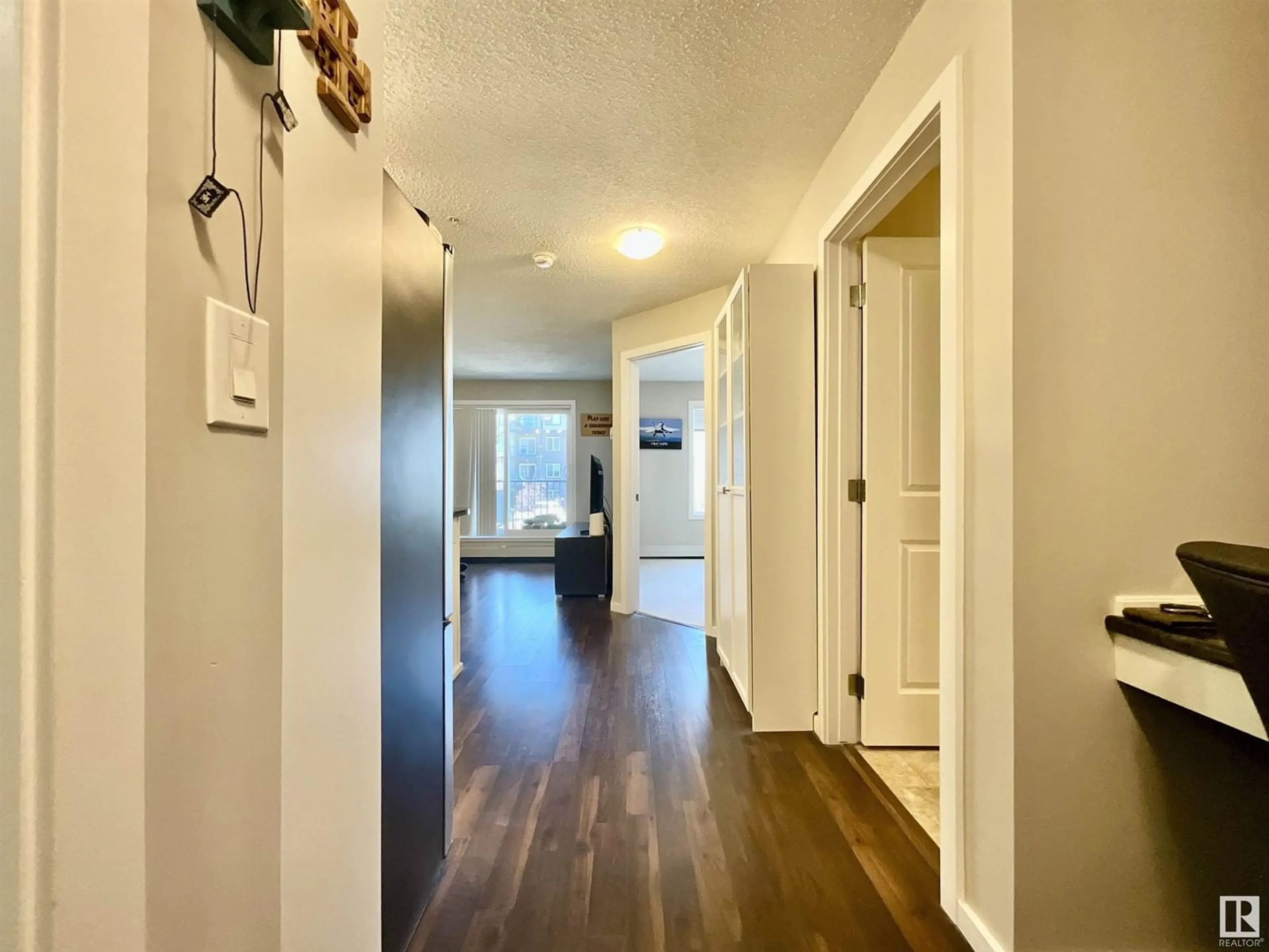 Indoor entryway for #205 5521 7 AV SW, Edmonton Alberta T5M1Y9