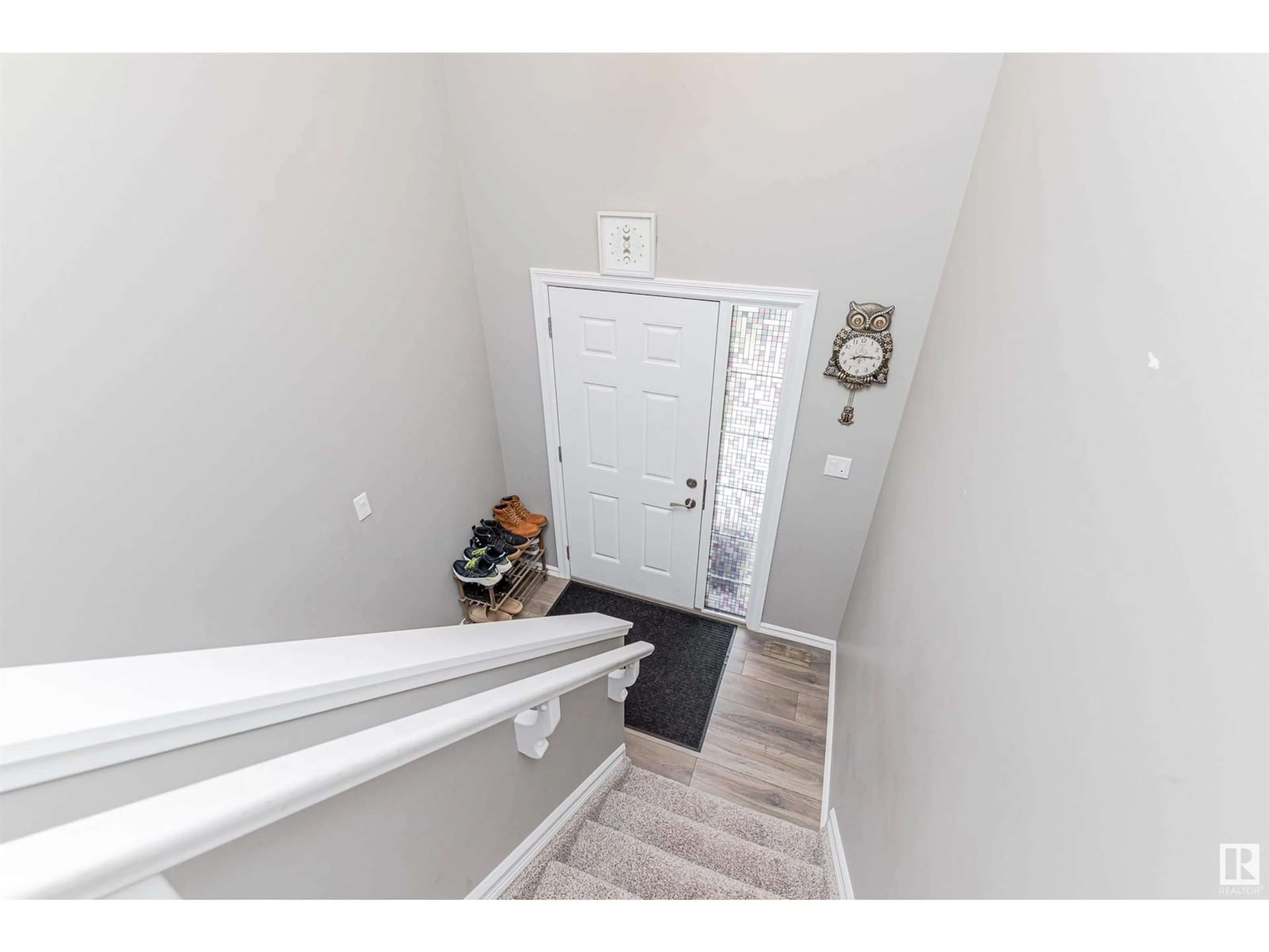 Indoor entryway for 16024 12 AV SW, Edmonton Alberta T6W2W6