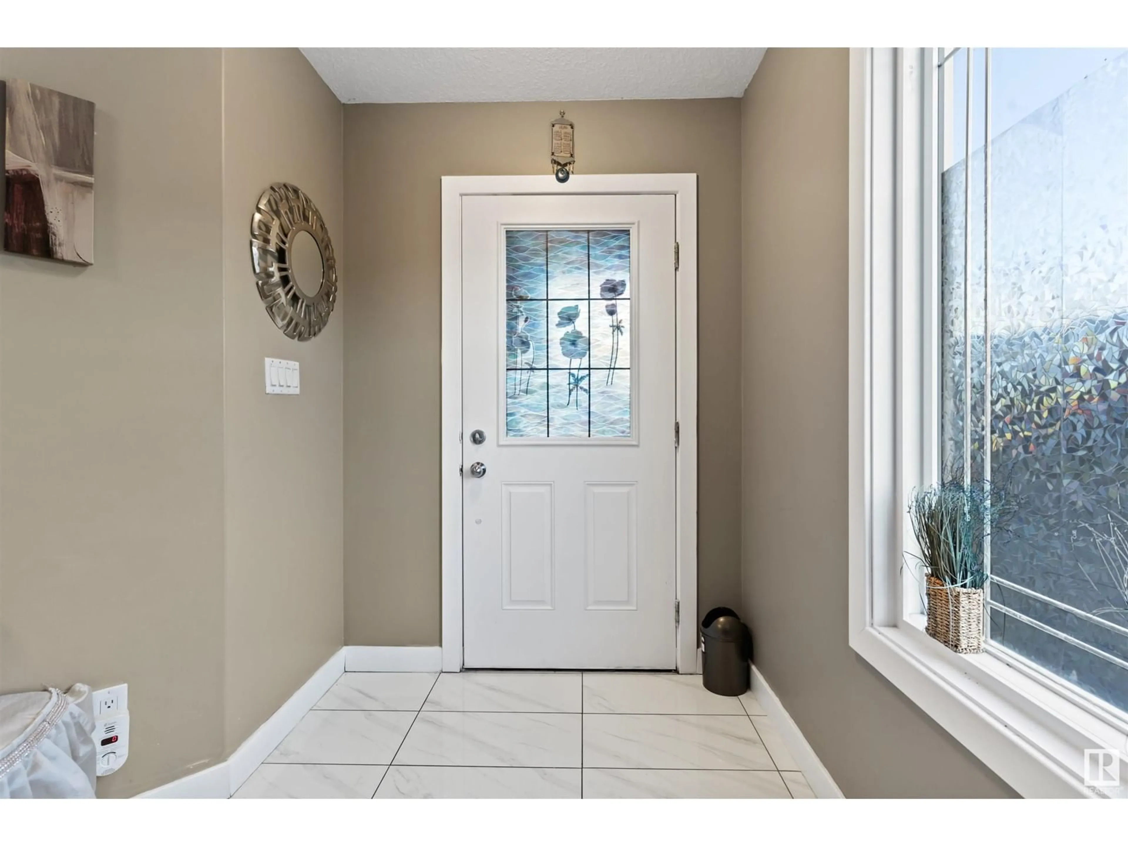 Indoor entryway for 15104 31 Street NW NW, Edmonton Alberta T5Y3T5