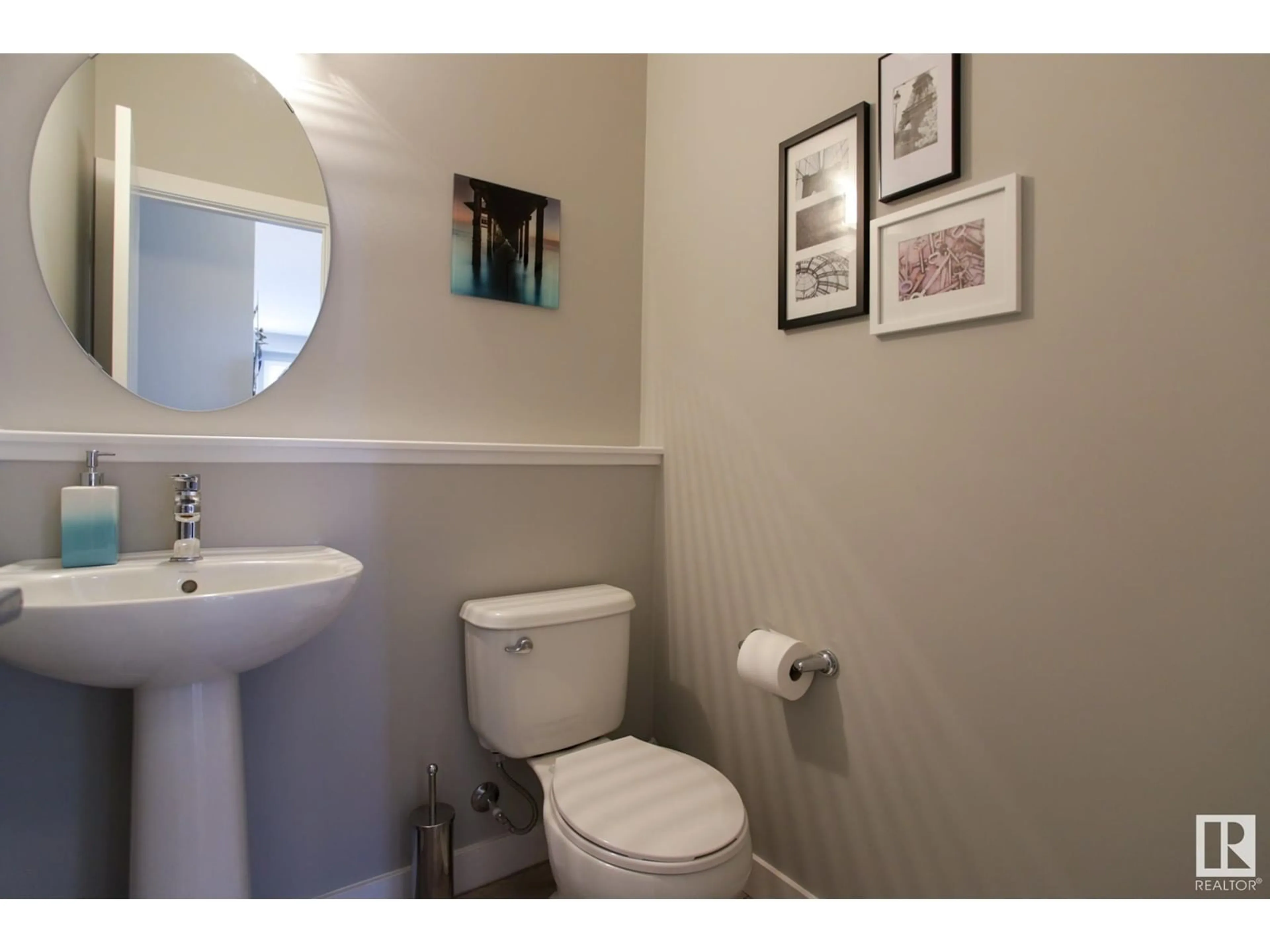 Standard bathroom, unknown for 20435 99 Ave NW NW, Edmonton Alberta T5T7L5