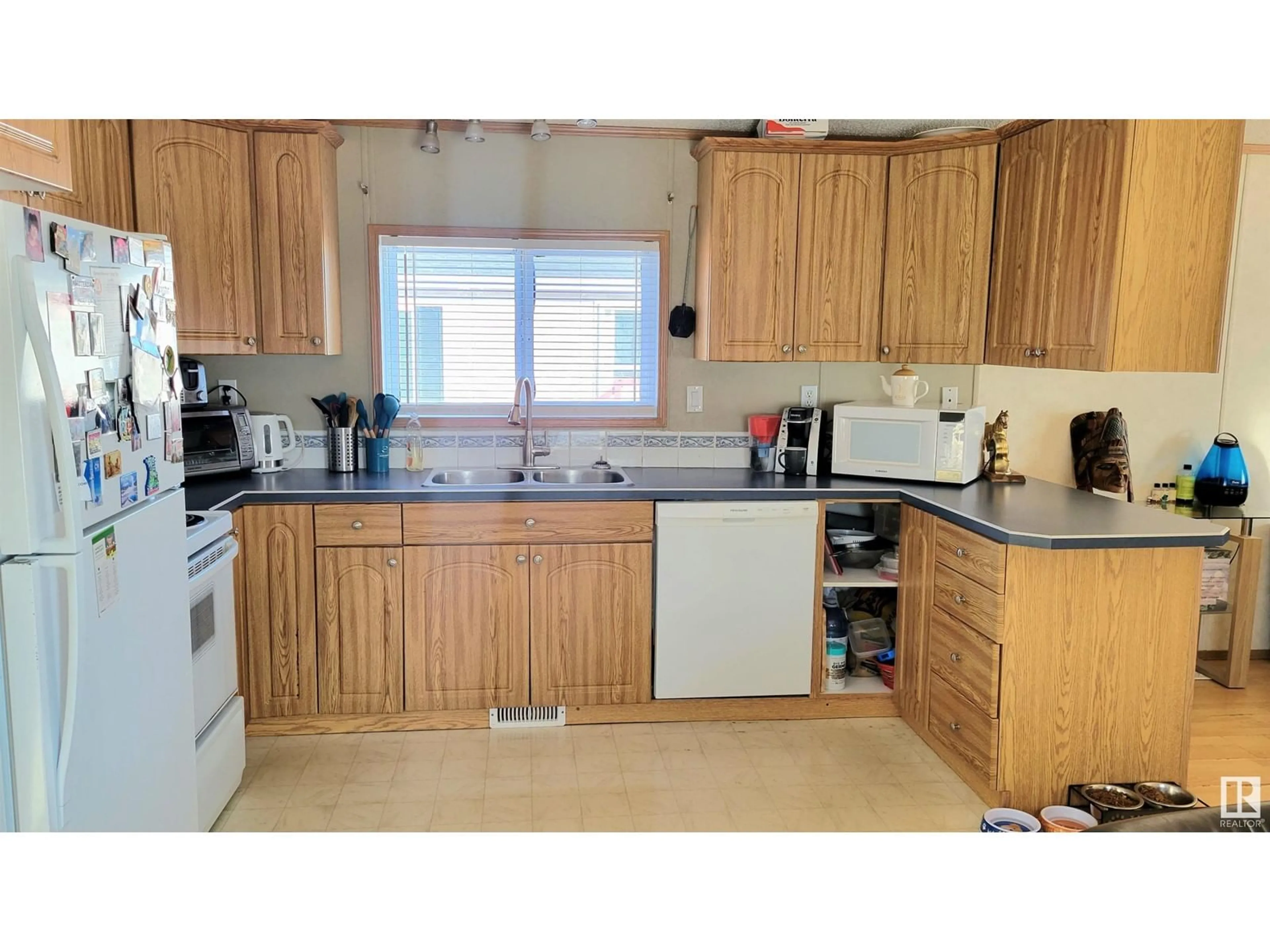Standard kitchen, wood/laminate floor for 3310 LAKEVIEW RD, Edmonton Alberta T5S2R8