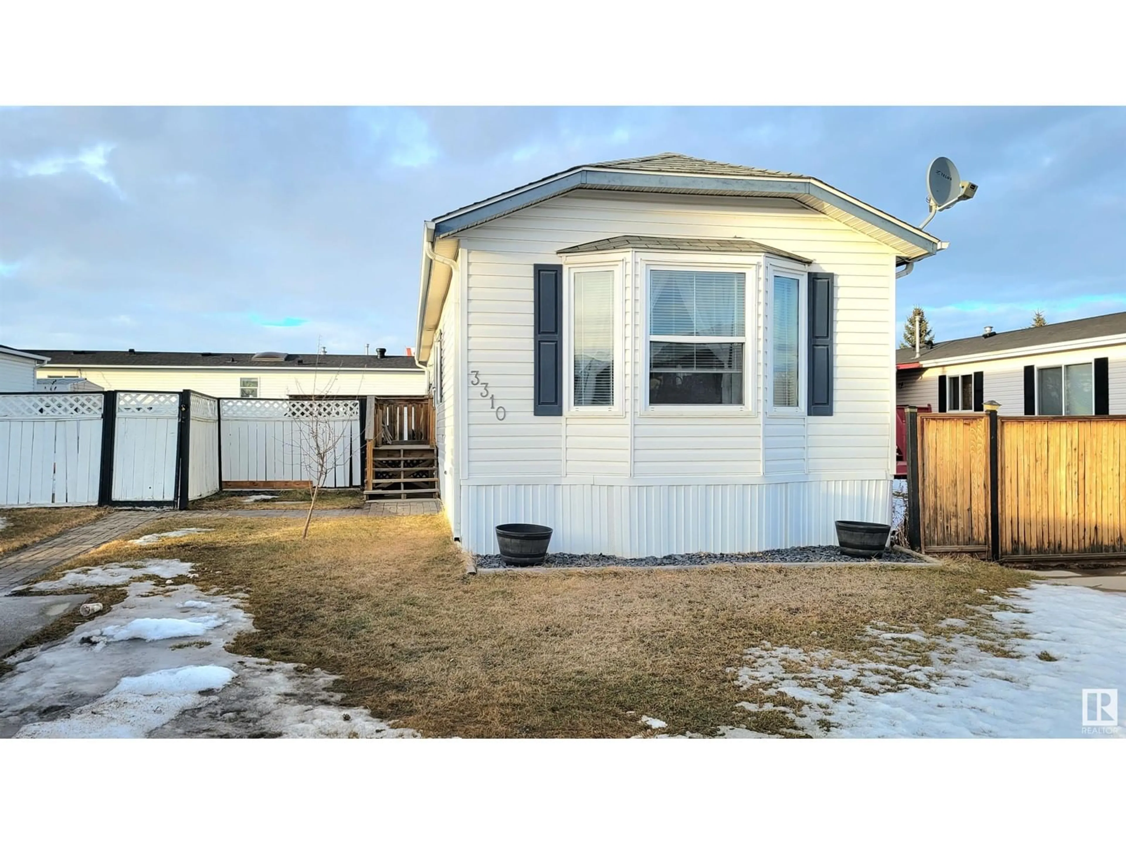 Shed for 3310 Lakeview RD NW NW, Edmonton Alberta T5S2R8