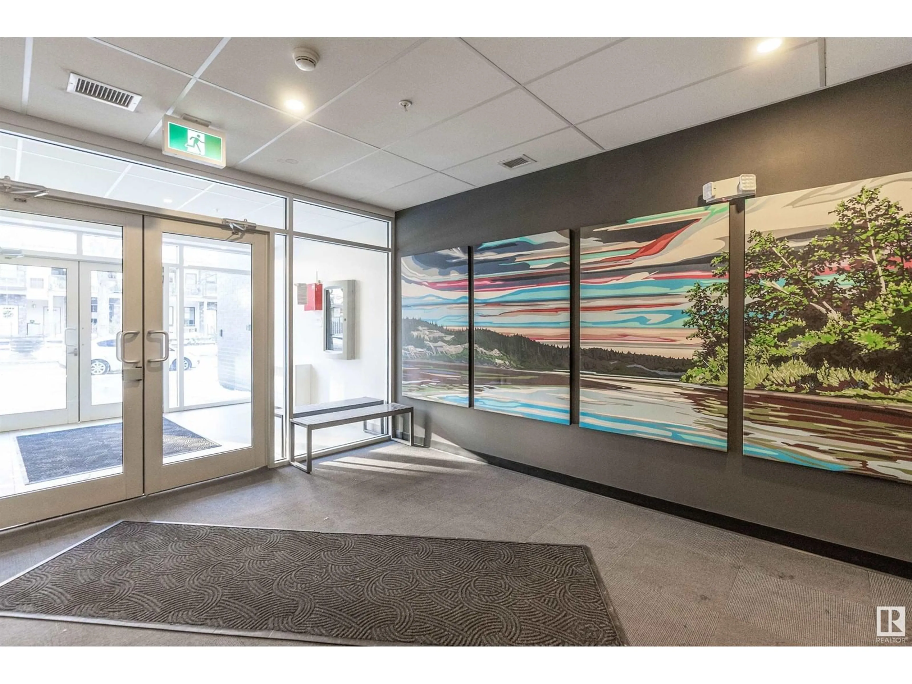 Indoor foyer for #213 - 11503 76 AV, Edmonton Alberta T6G0K6