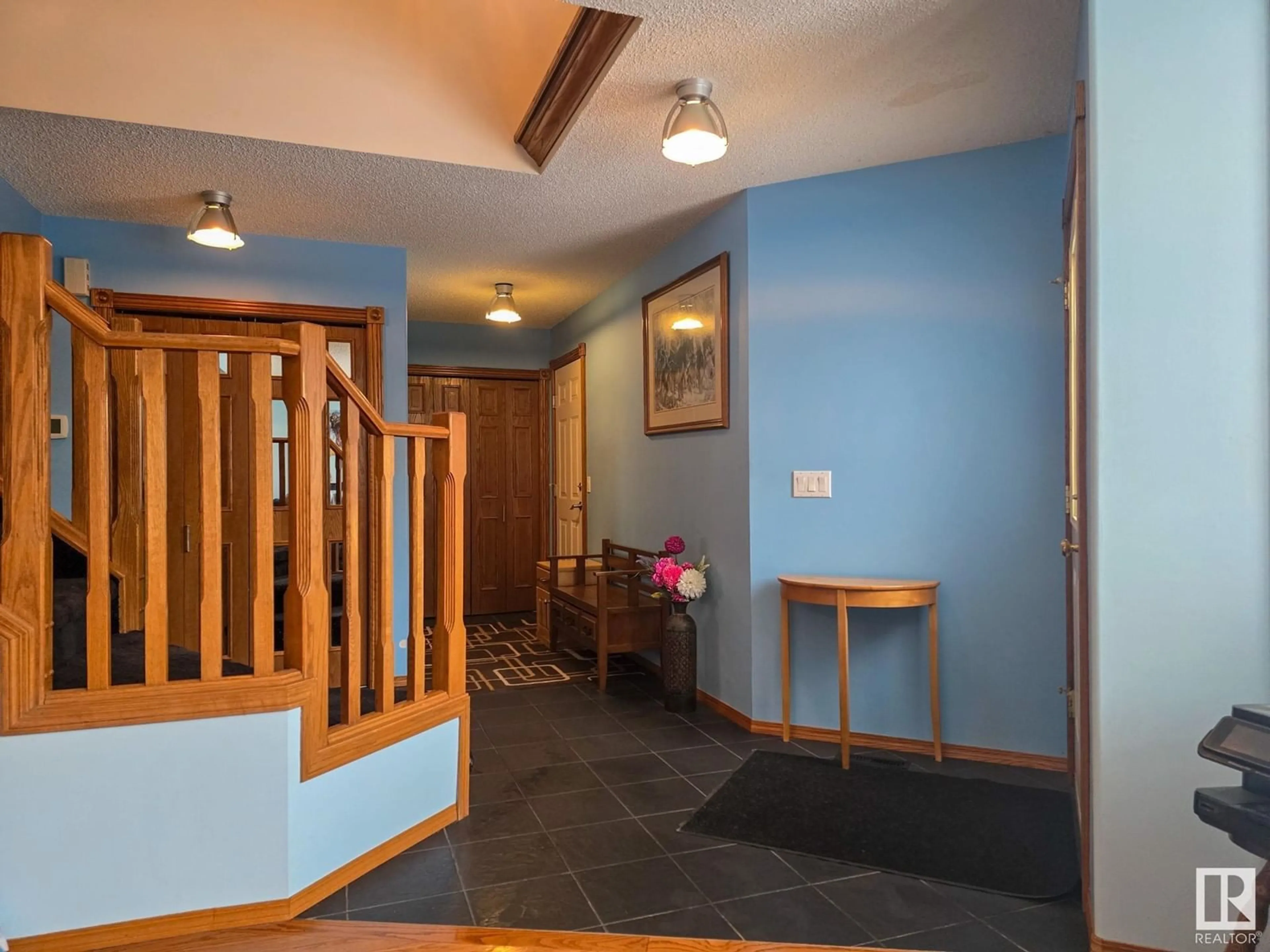 Indoor foyer for #16 56503 RGE ROAD 231, Rural Sturgeon County Alberta T0A1N4