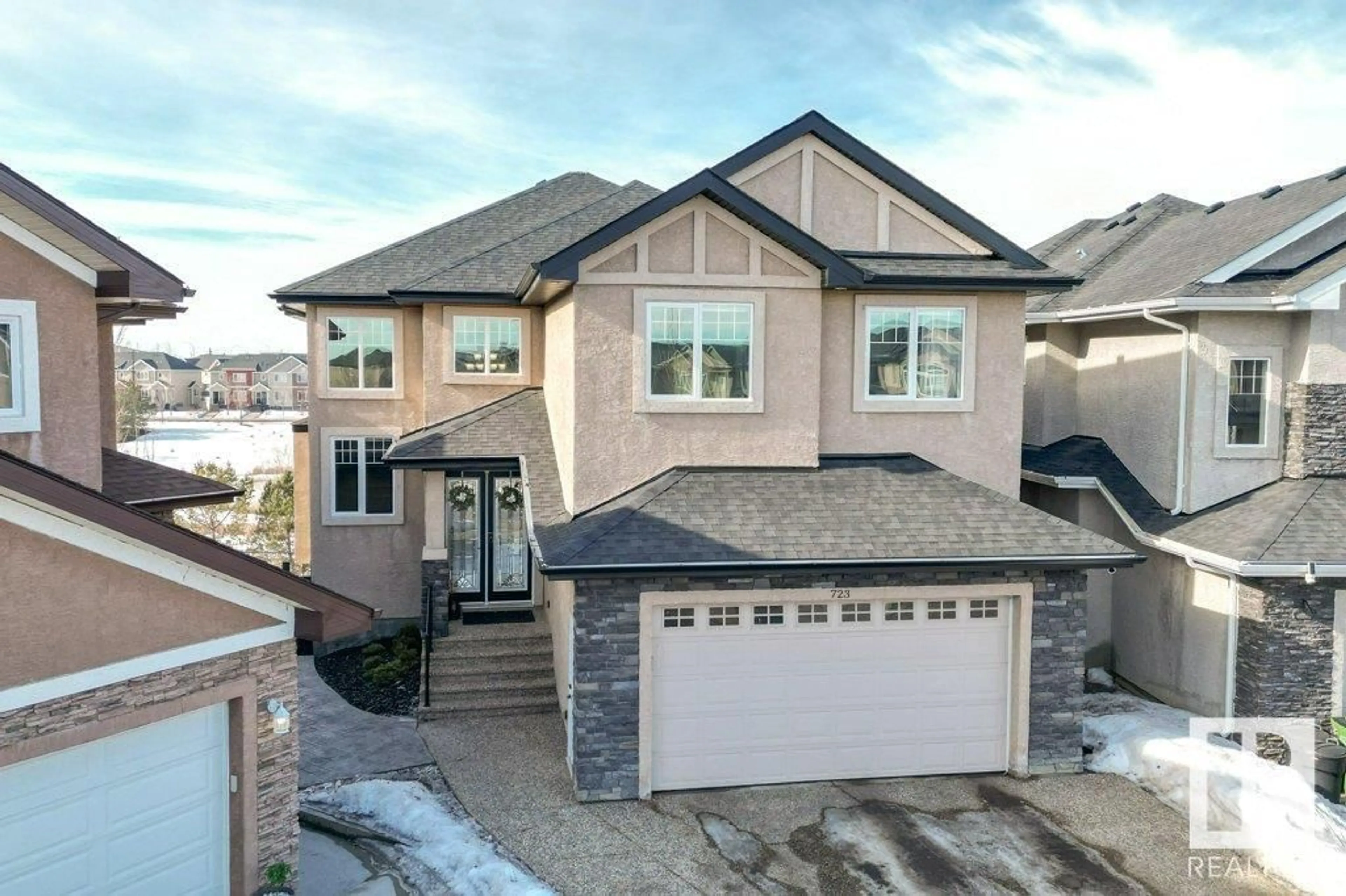 A pic from outside/outdoor area/front of a property/back of a property/a pic from drone, street for 723 ALBANY PL NW, Edmonton Alberta T6V0H9