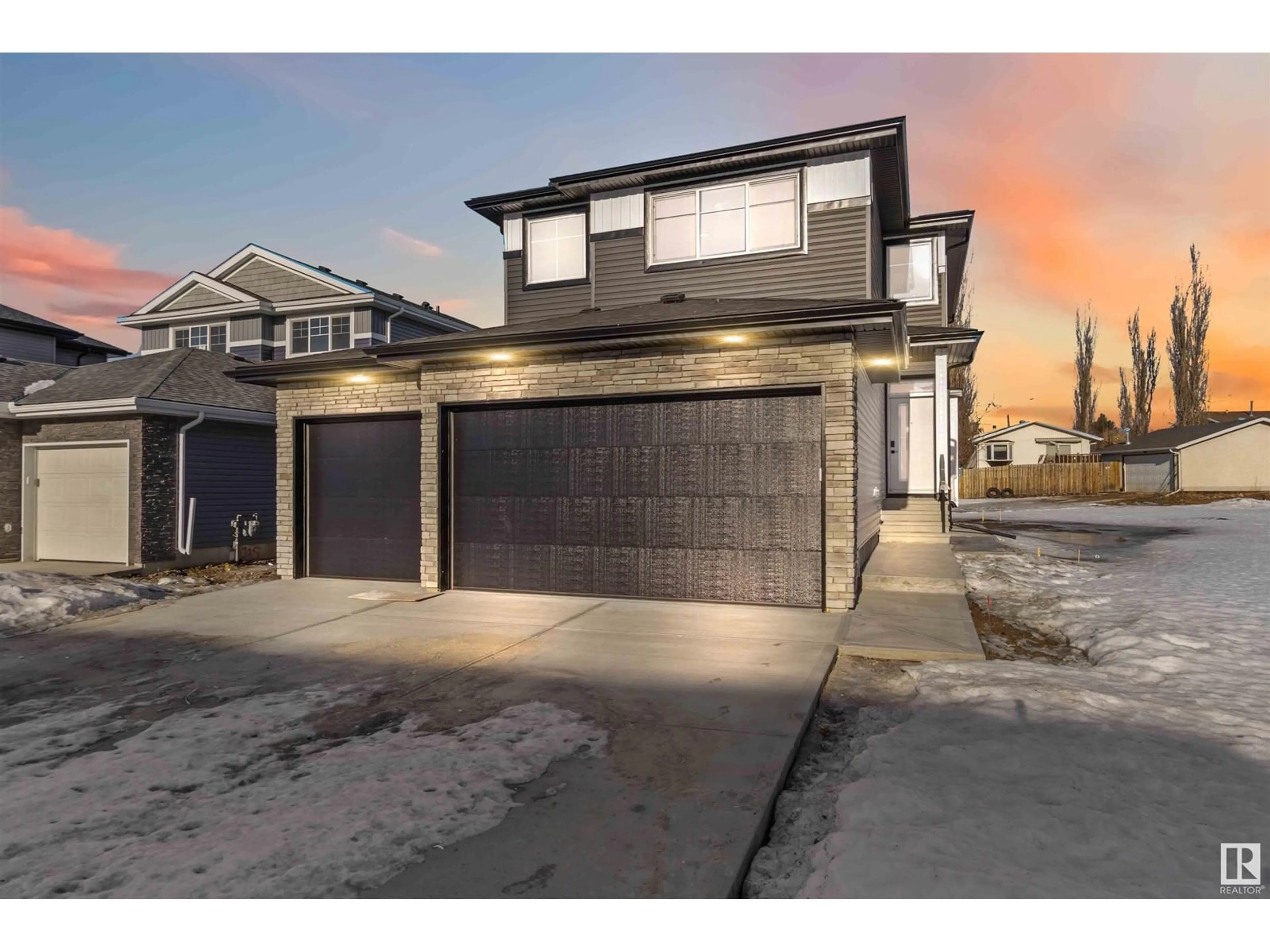 Indoor garage for 72 Maple CR, Gibbons Alberta T0A1N0