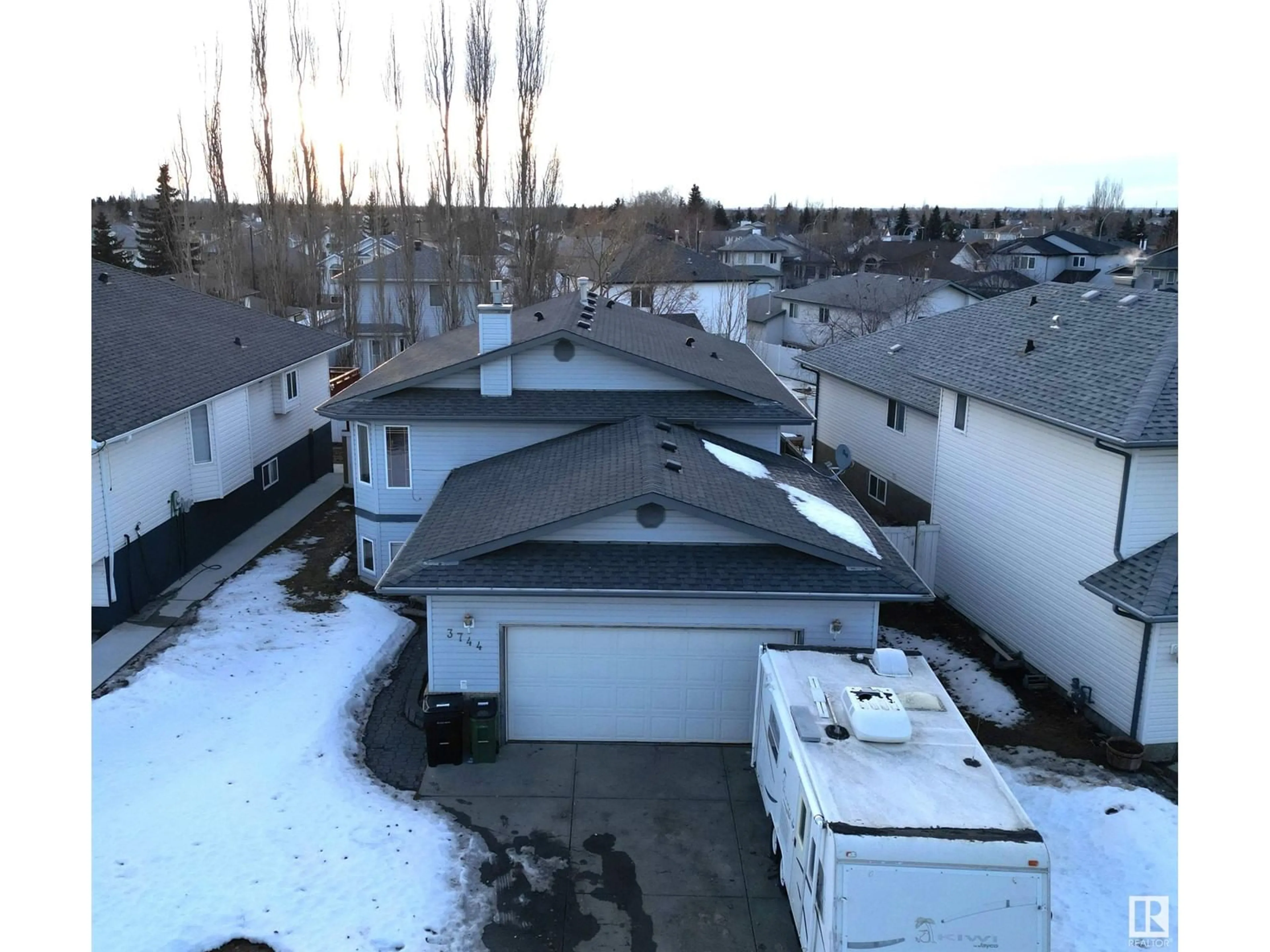 A pic from outside/outdoor area/front of a property/back of a property/a pic from drone, unknown for 3744 28 ST NW, Edmonton Alberta T6T1M3