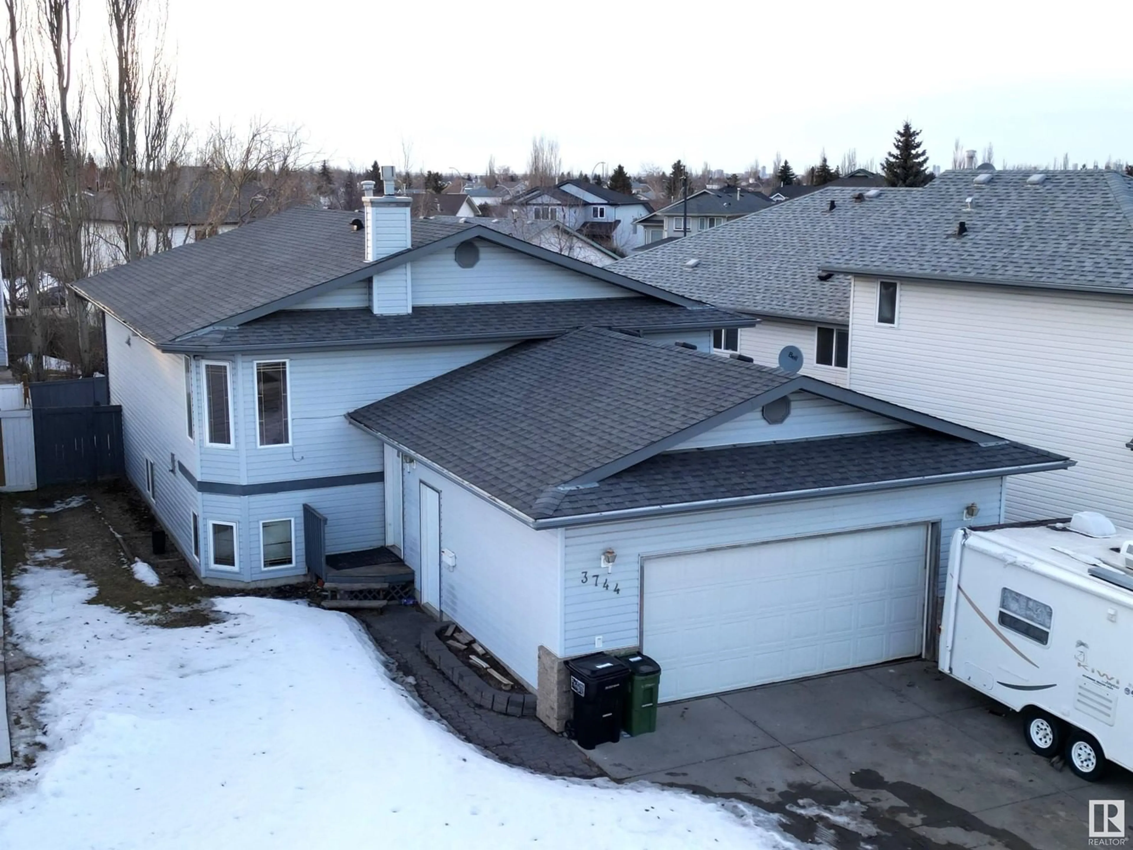 A pic from outside/outdoor area/front of a property/back of a property/a pic from drone, street for 3744 28 ST NW, Edmonton Alberta T6T1M3