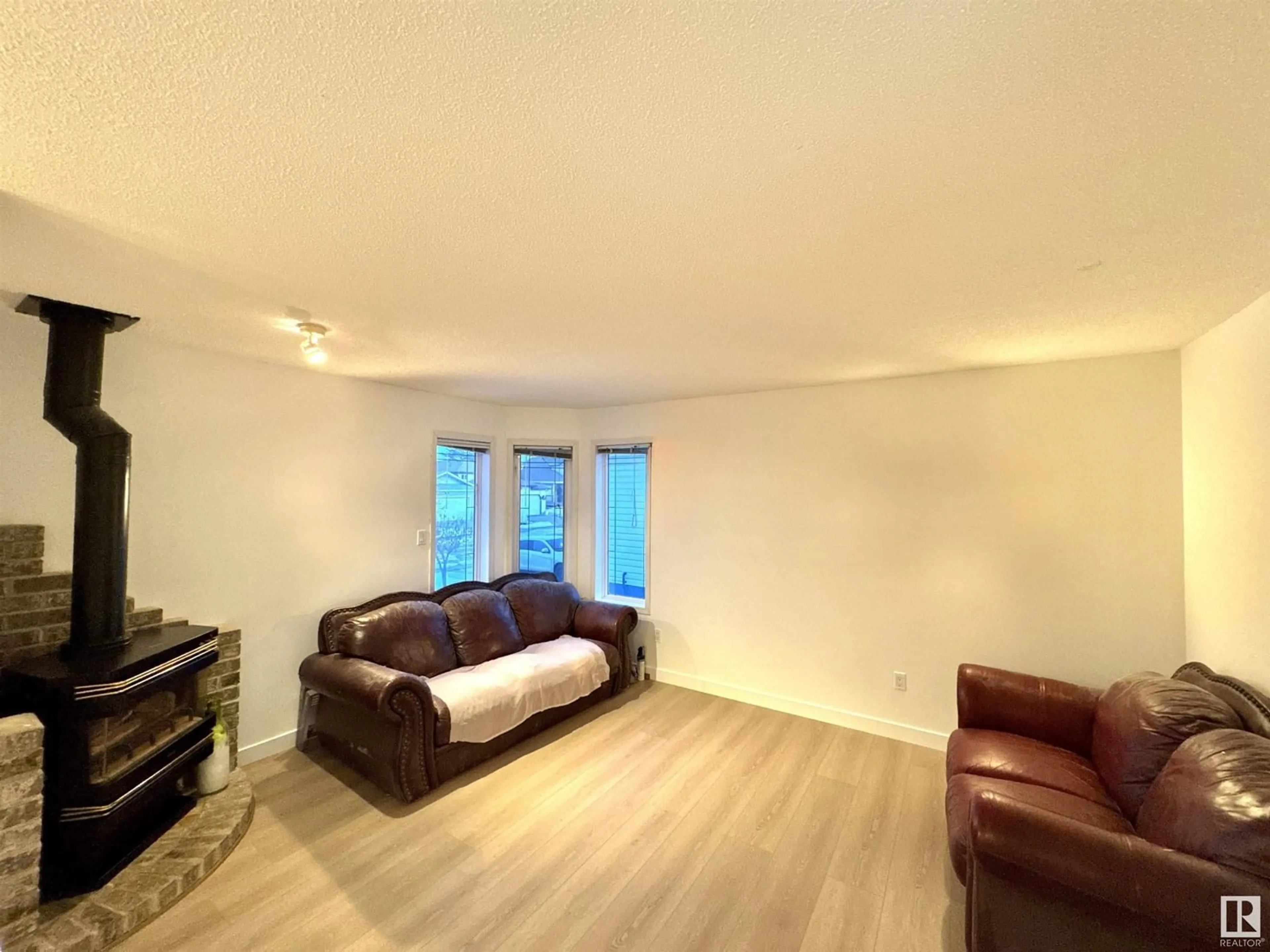 A pic of a room for 3744 28 ST NW, Edmonton Alberta T6T1M3