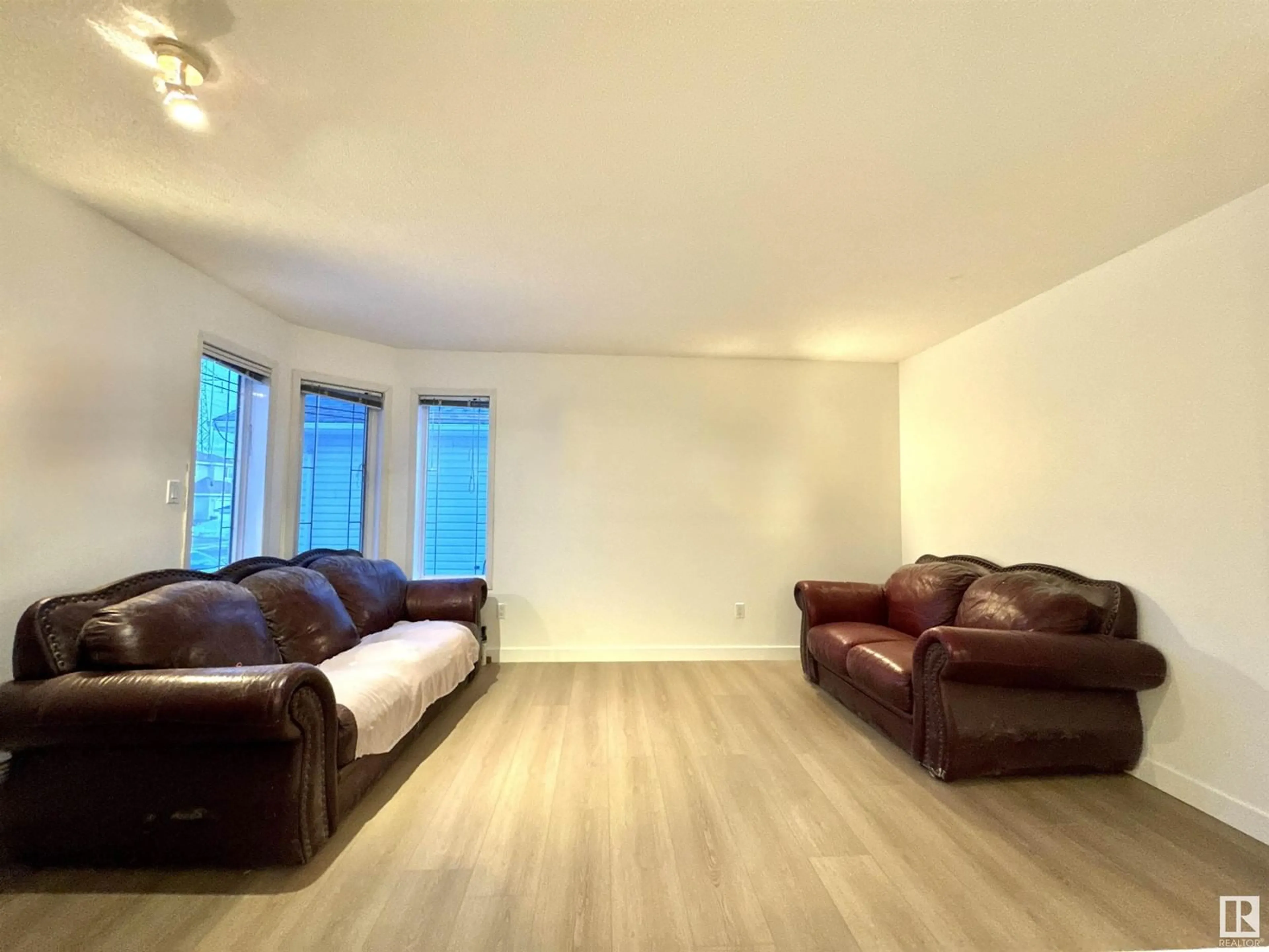 A pic of a room for 3744 28 ST NW, Edmonton Alberta T6T1M3