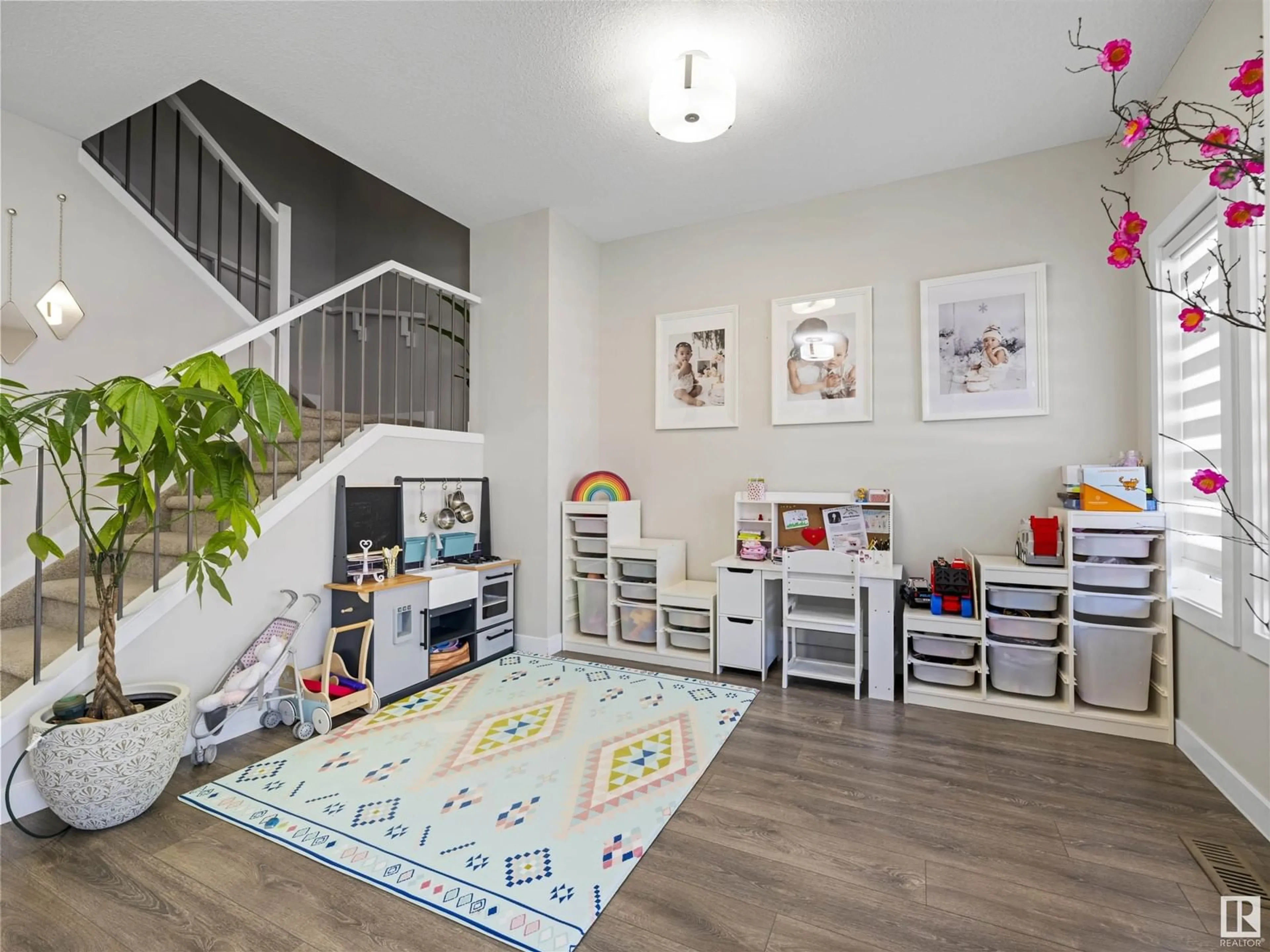 Indoor entryway for 19623 26 AV NW, Edmonton Alberta T6M0X4