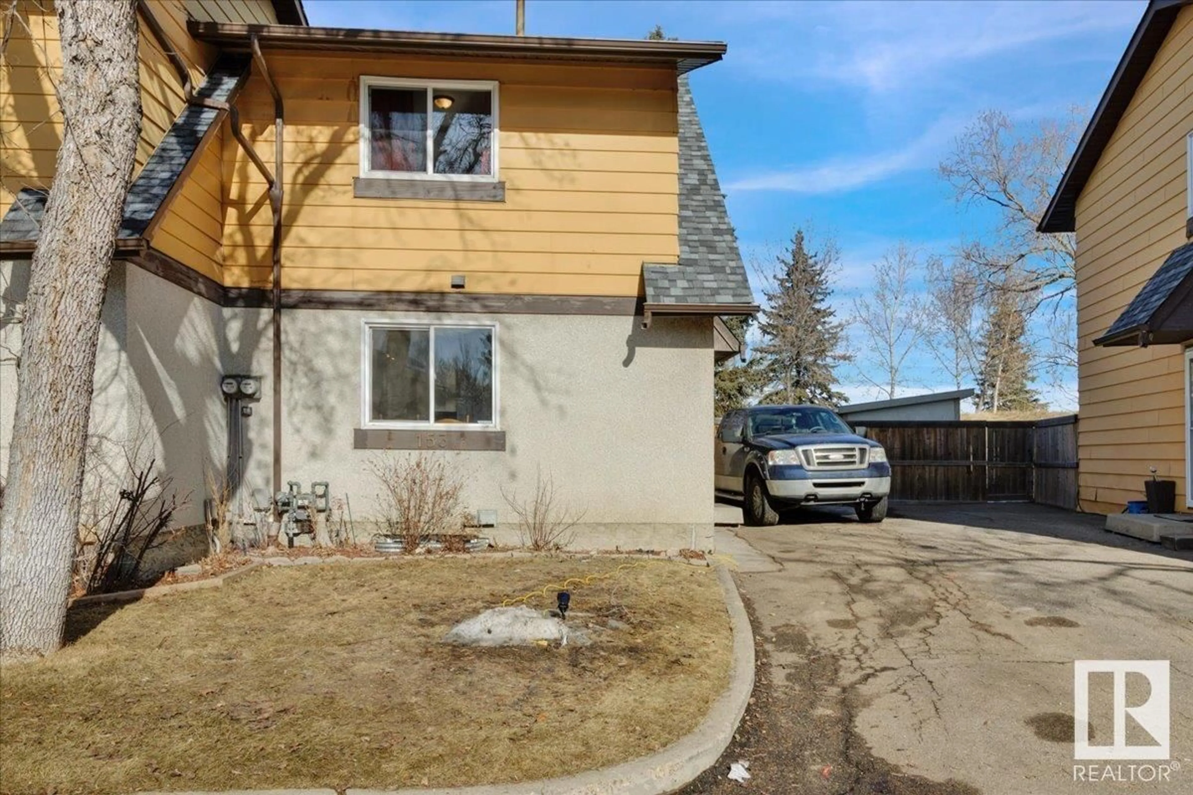 A pic from outside/outdoor area/front of a property/back of a property/a pic from drone, street for 153 WOODSTOCK NW, Edmonton Alberta T5T0H6