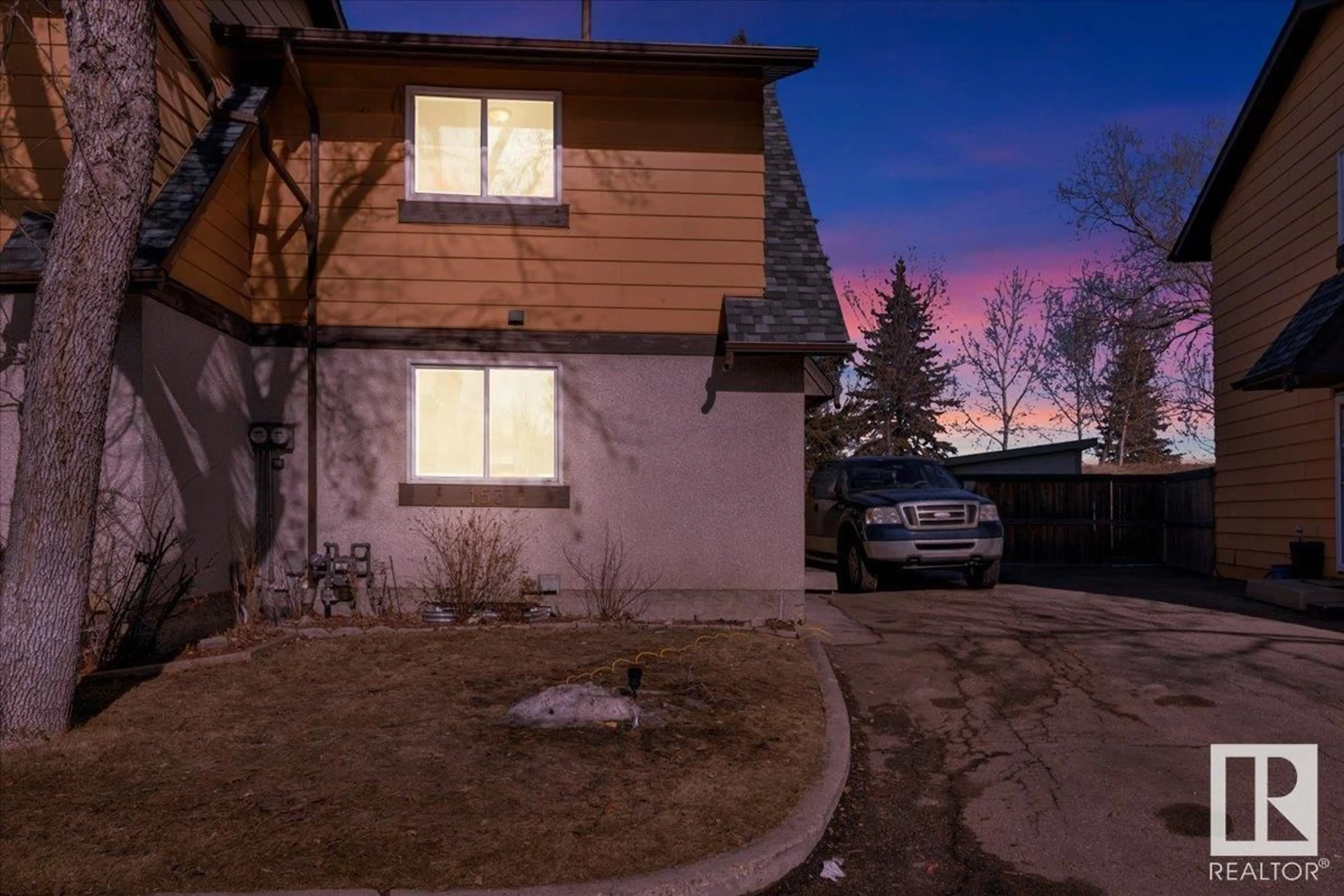 A pic from outside/outdoor area/front of a property/back of a property/a pic from drone, street for 153 WOODSTOCK NW, Edmonton Alberta T5T0H6