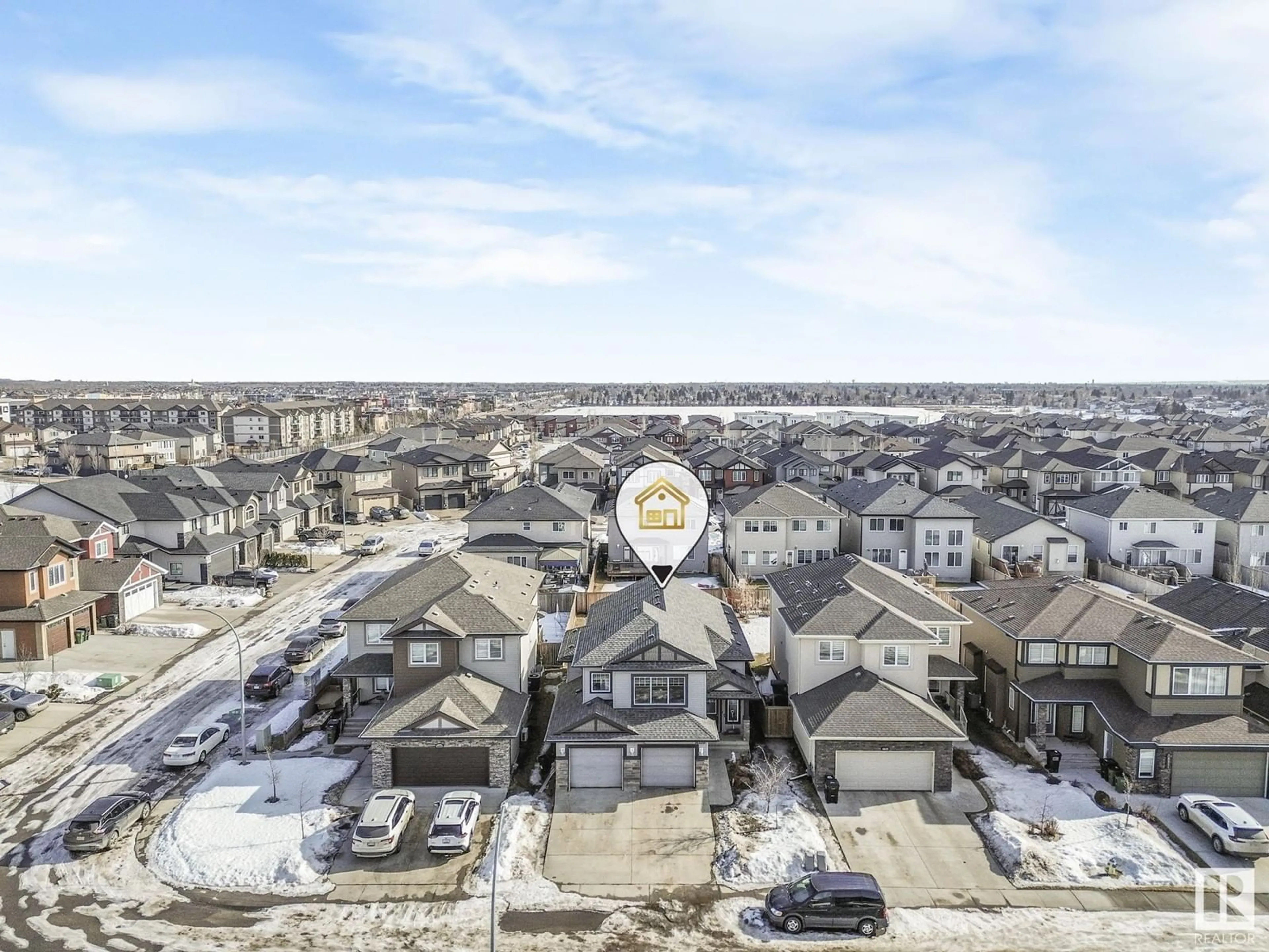 A pic from outside/outdoor area/front of a property/back of a property/a pic from drone, unknown for 16539 133 ST NW, Edmonton Alberta T6V0J4