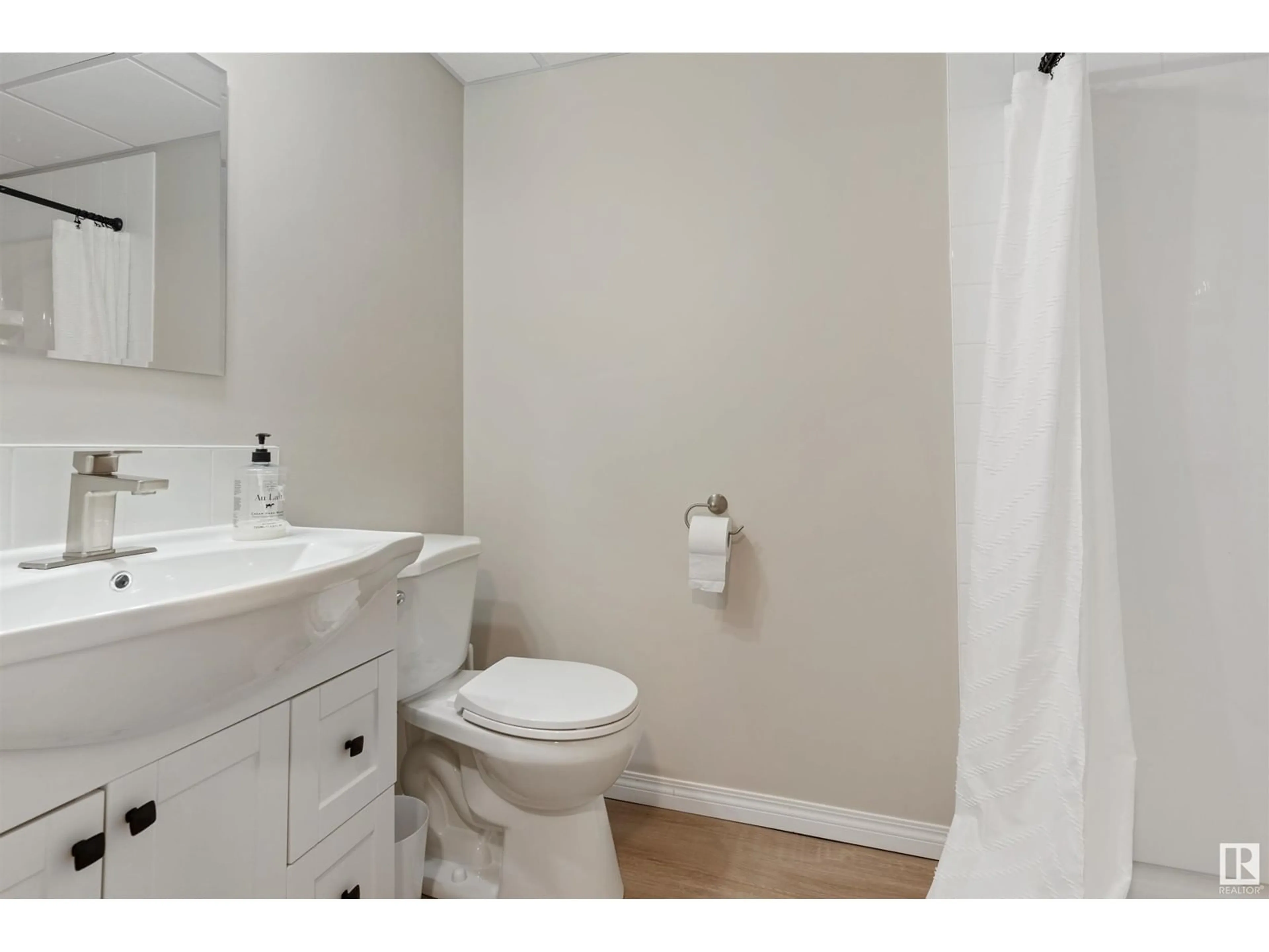 Standard bathroom, unknown for 4519 69 ST, Camrose Alberta T4V5B3