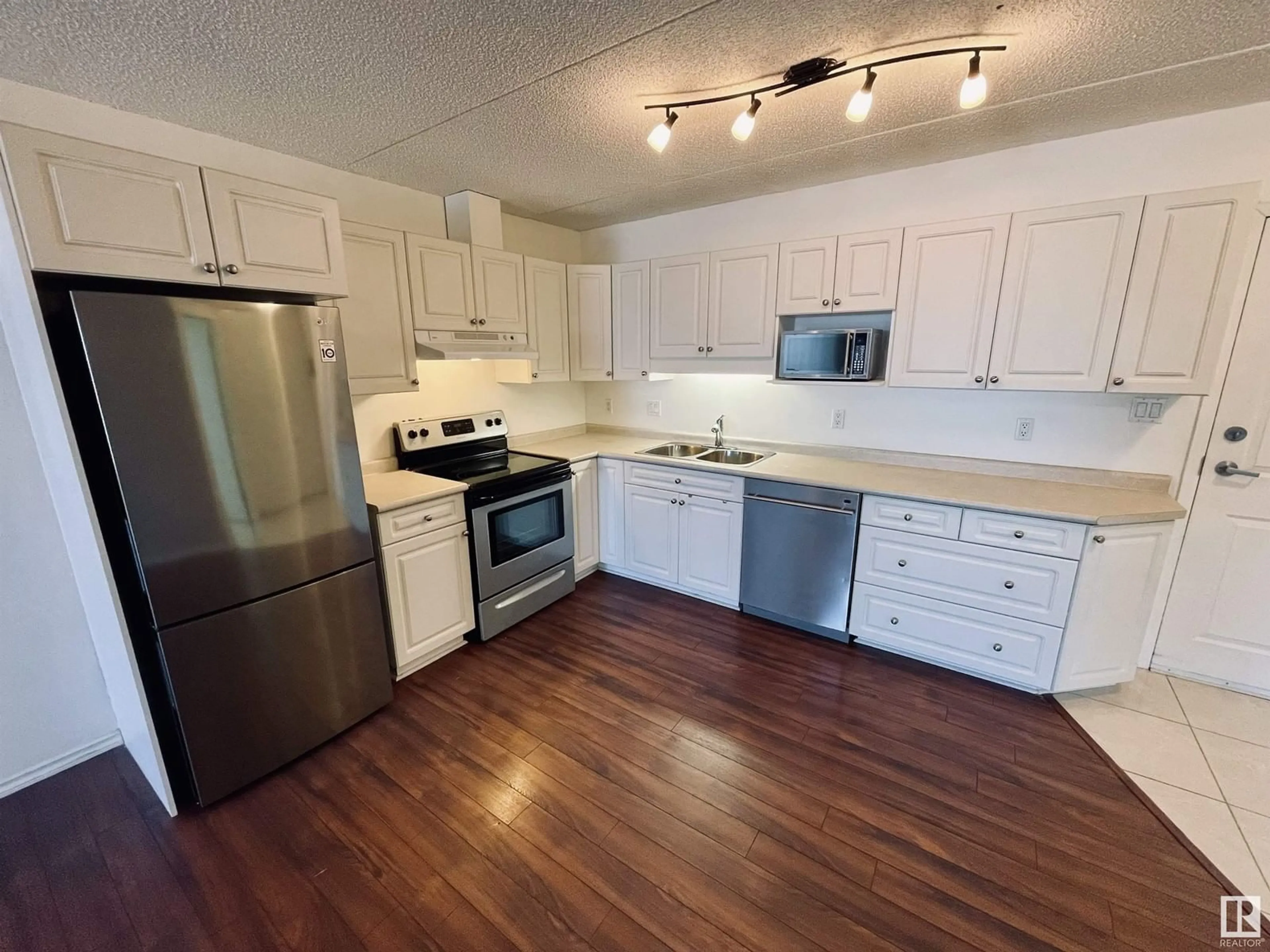 Standard kitchen, unknown for #206 4004 47 ST, Drayton Valley Alberta T7A0A2