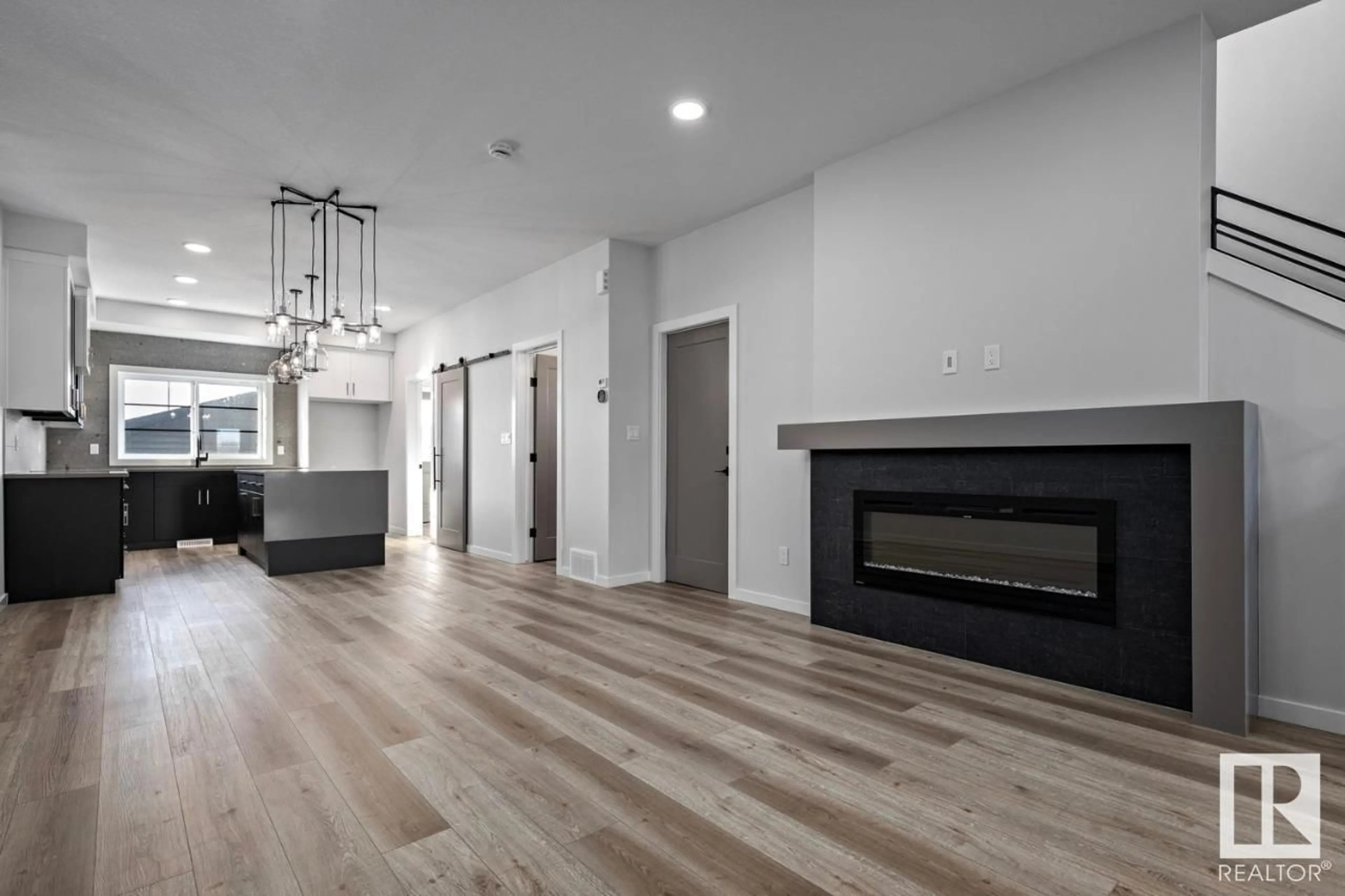 Unknown for SW - 304 29 ST, Edmonton Alberta T6X3E7