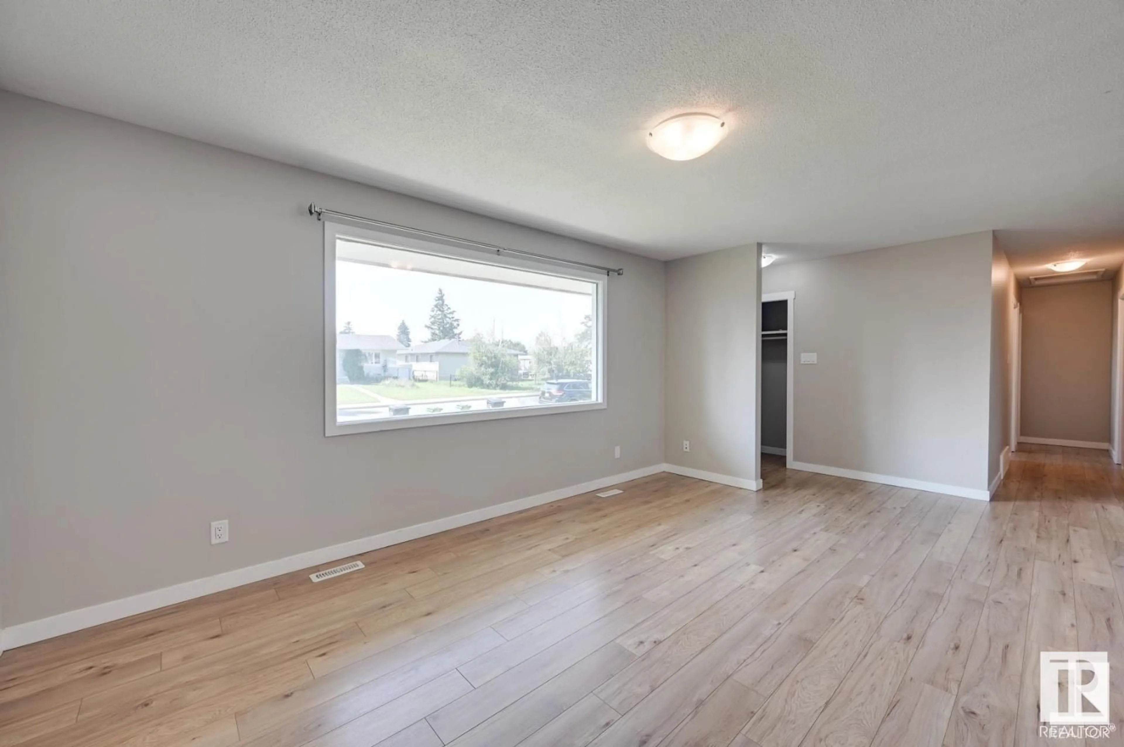 A pic of a room for 7408 149A AV NW, Edmonton Alberta T5C2W6