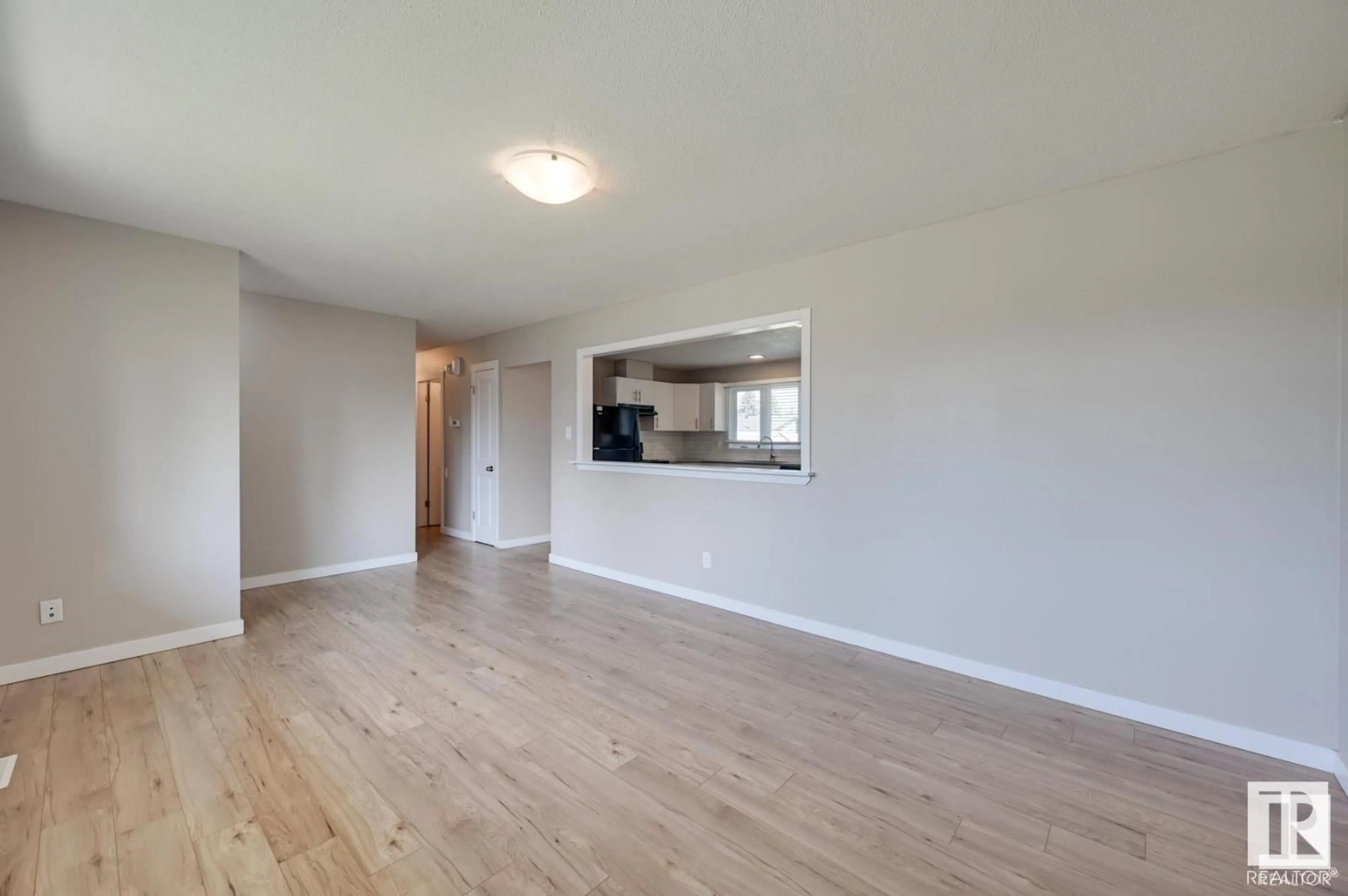 A pic of a room for 7408 149A AV NW, Edmonton Alberta T5C2W6