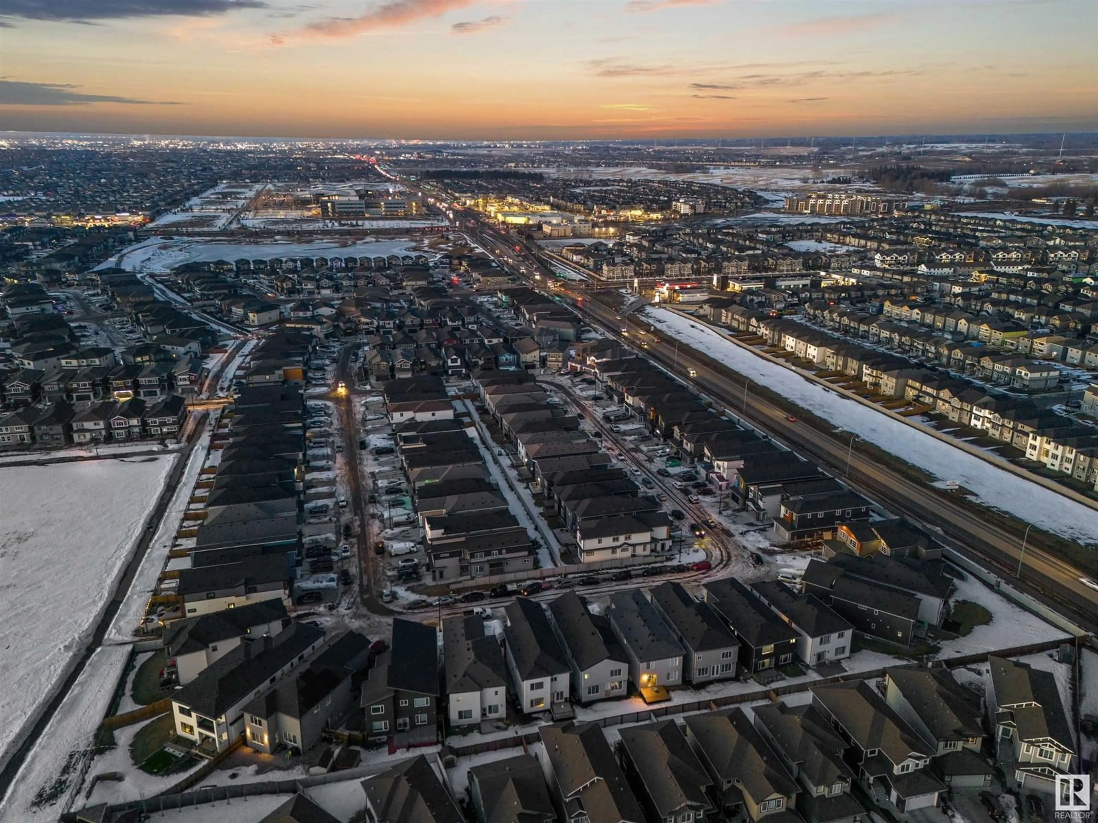 A pic from outside/outdoor area/front of a property/back of a property/a pic from drone, unknown for 1811 17 AV NW, Edmonton Alberta T6T2N2