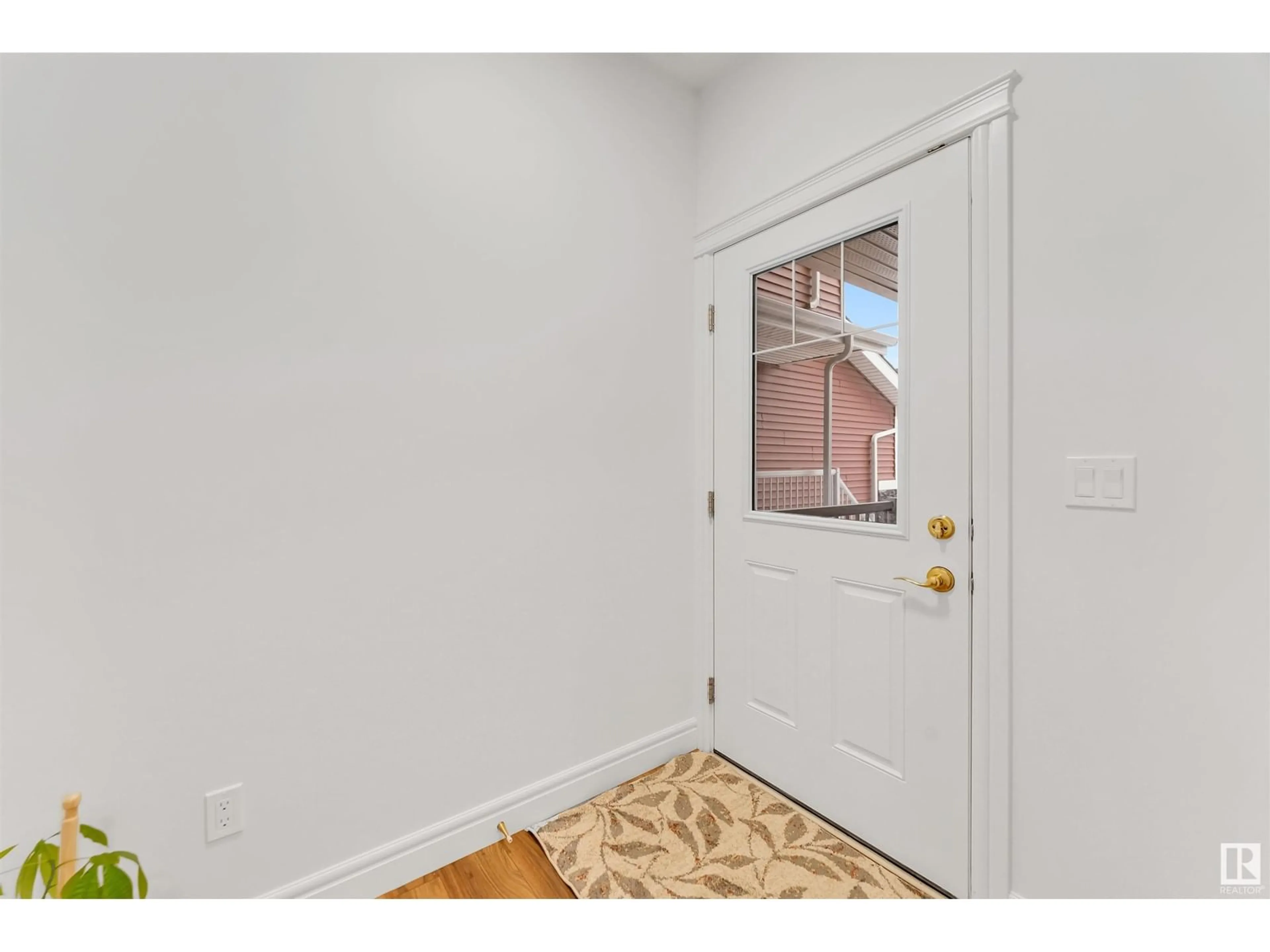 Indoor entryway for 16656 30 AV SW, Edmonton Alberta T6W4P9