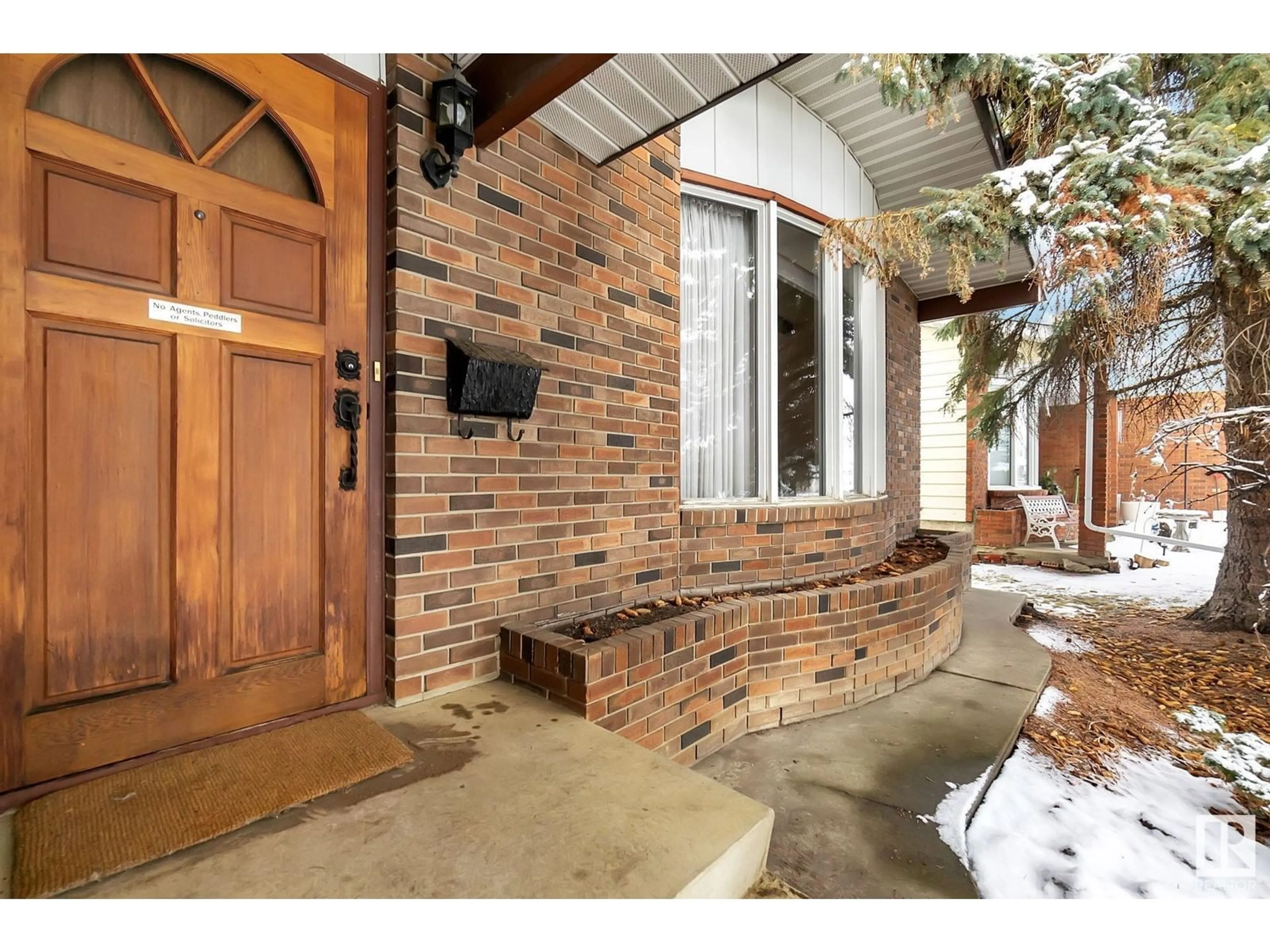 Indoor entryway for 2024 82 ST NW, Edmonton Alberta T6K1Z4