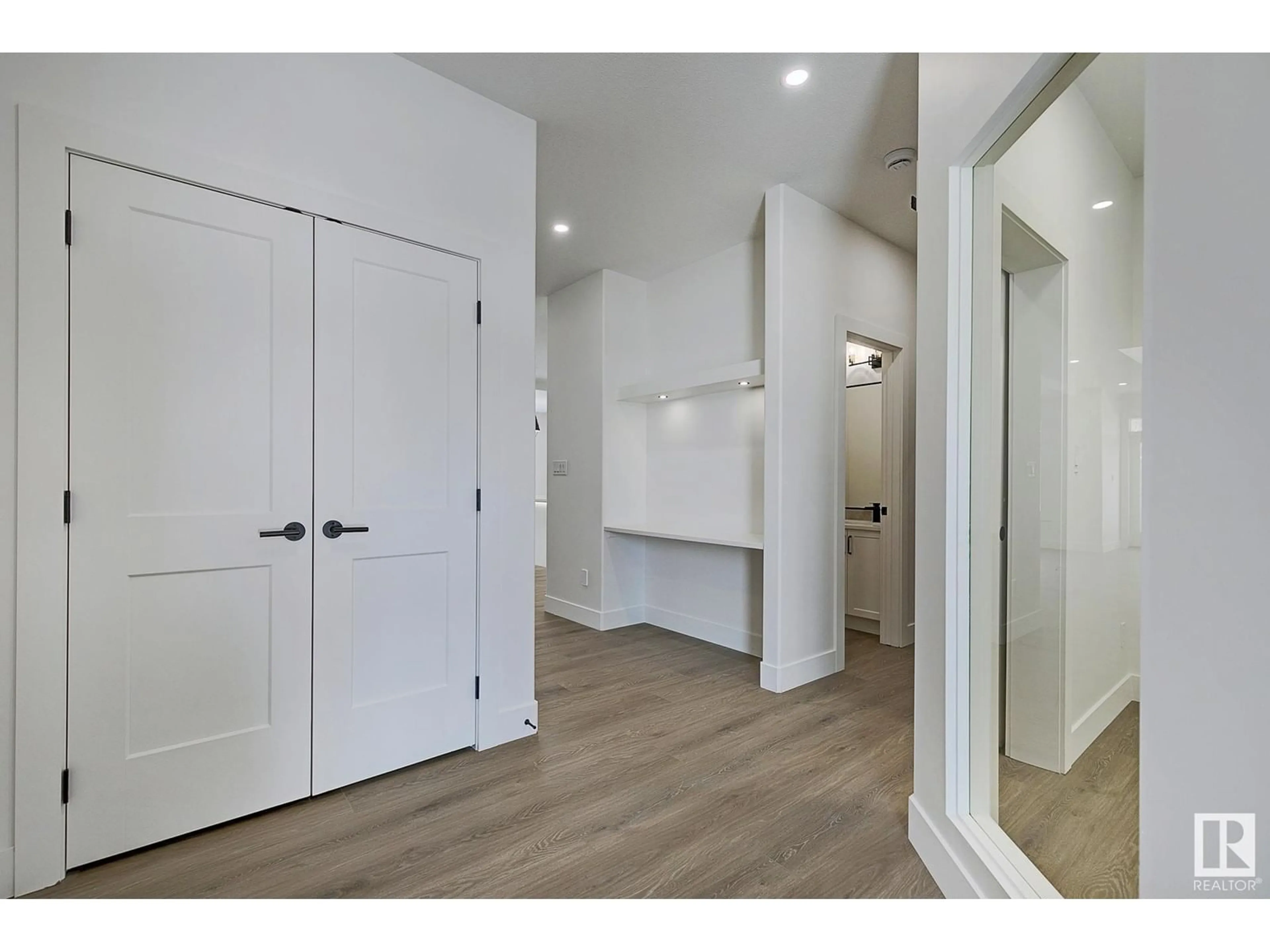 Indoor entryway for 6634 CRAWFORD LANDING LD, Edmonton Alberta T6W4L5