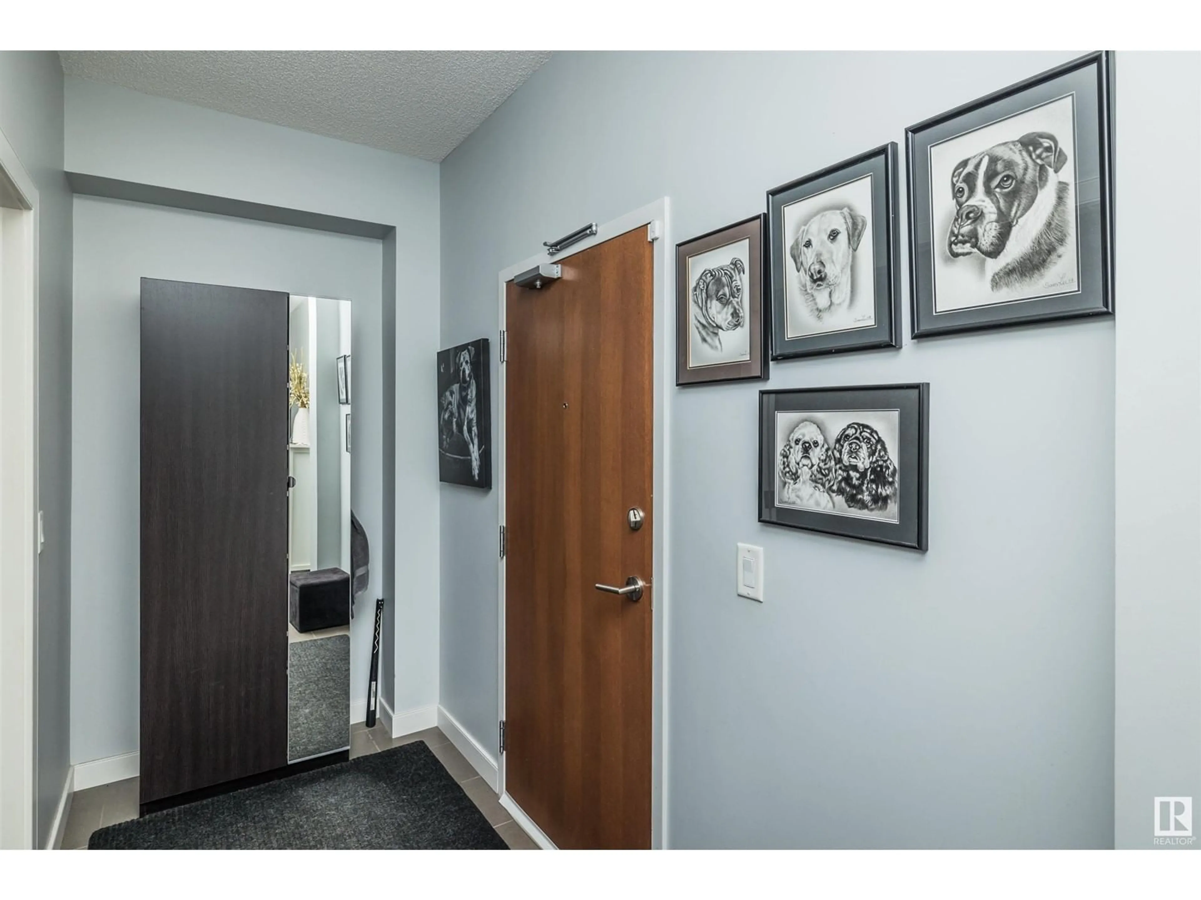 Indoor entryway for #100 9316 82 AV NW, Edmonton Alberta T6C0Z6