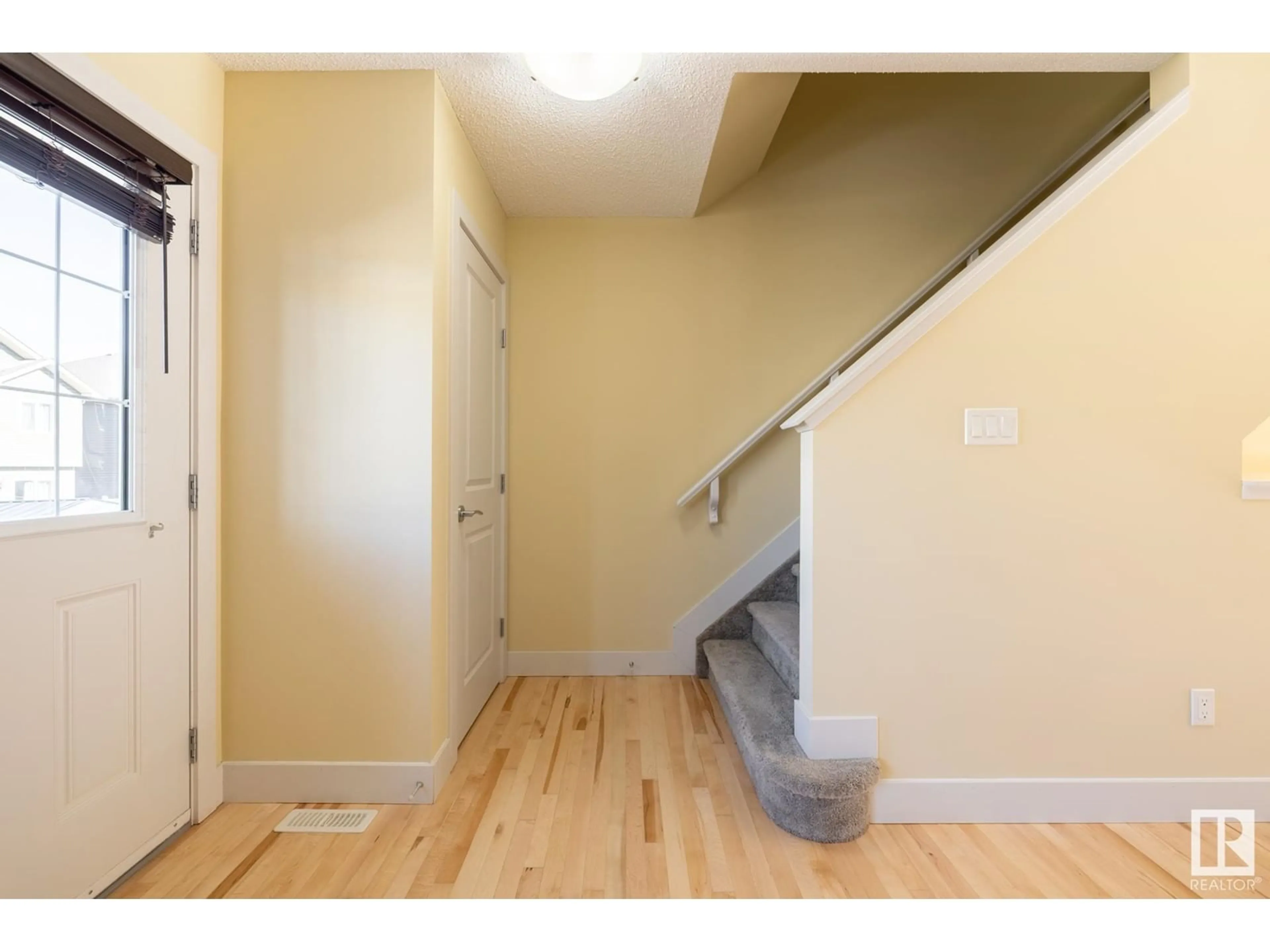 Indoor entryway for #30 2922 MAPLE WY NW, Edmonton Alberta T6T1A5