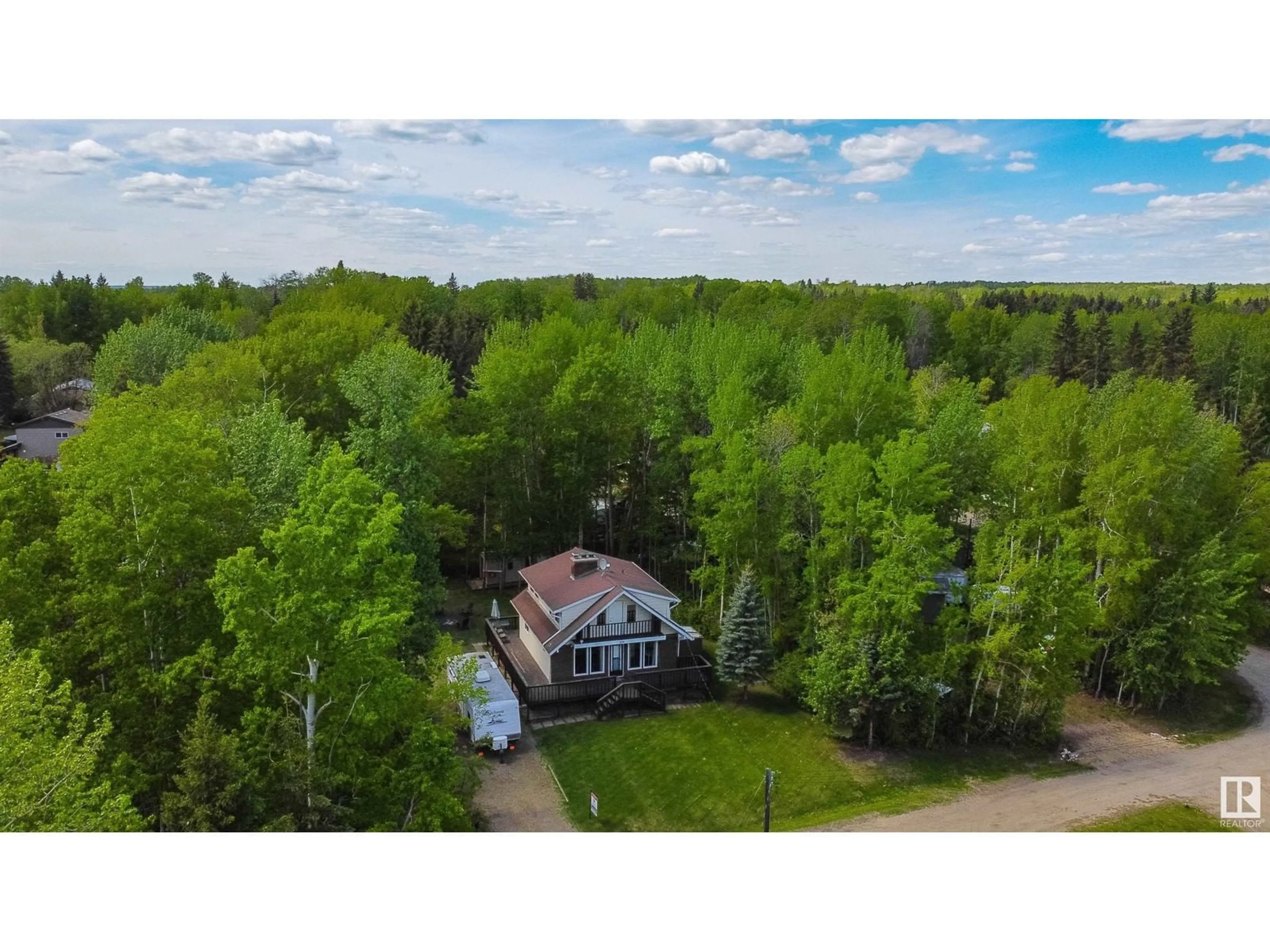 A pic from outside/outdoor area/front of a property/back of a property/a pic from drone, unknown for 329 3 ST, Rural Lac Ste. Anne County Alberta T0E1A0