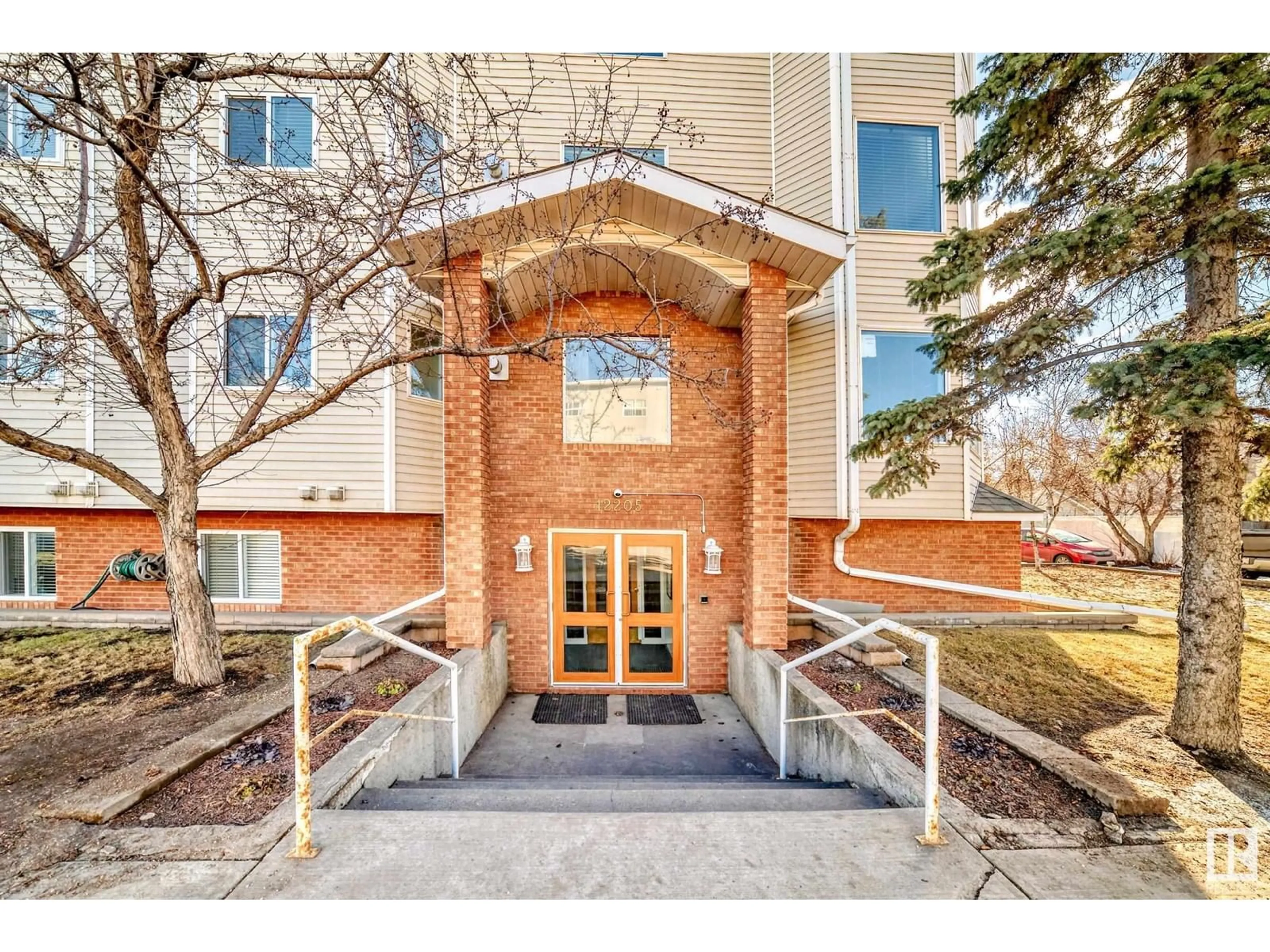 Indoor foyer for #301 12205 111 AV NW, Edmonton Alberta T5M2N2