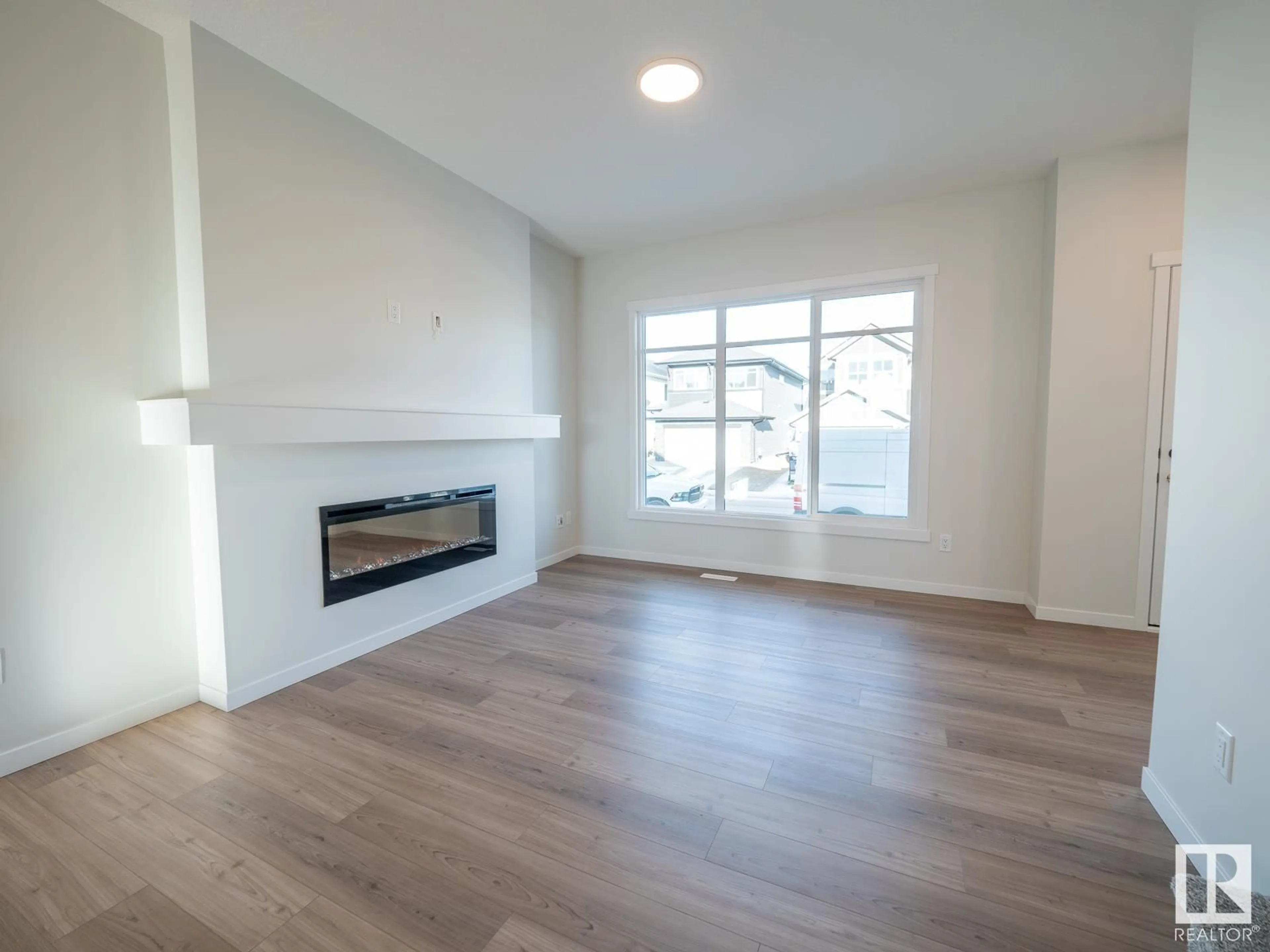 A pic of a room for 9244 228 ST NW, Edmonton Alberta T5T7W3